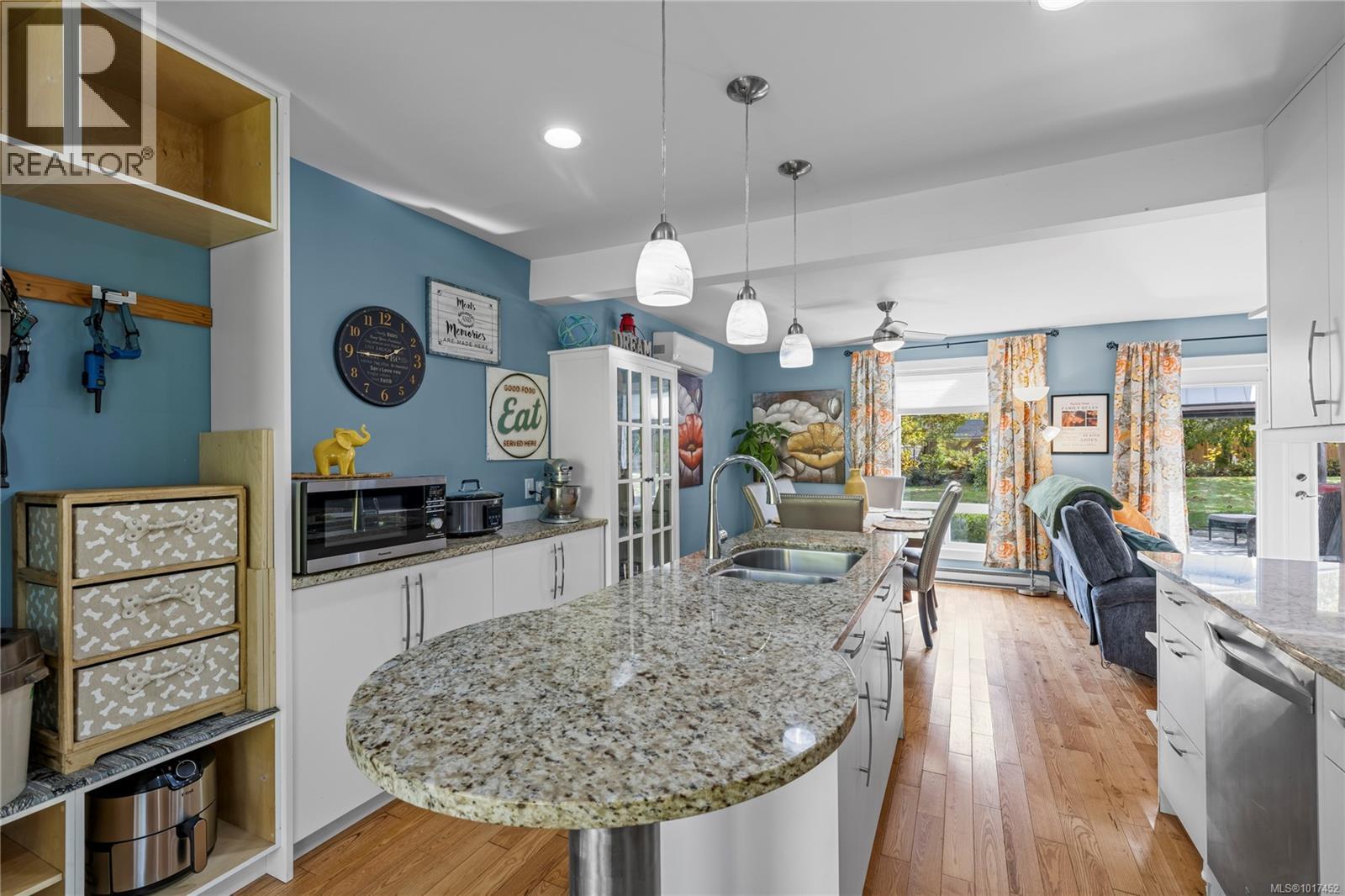 2920 Marshall Rd, Qualicum Beach