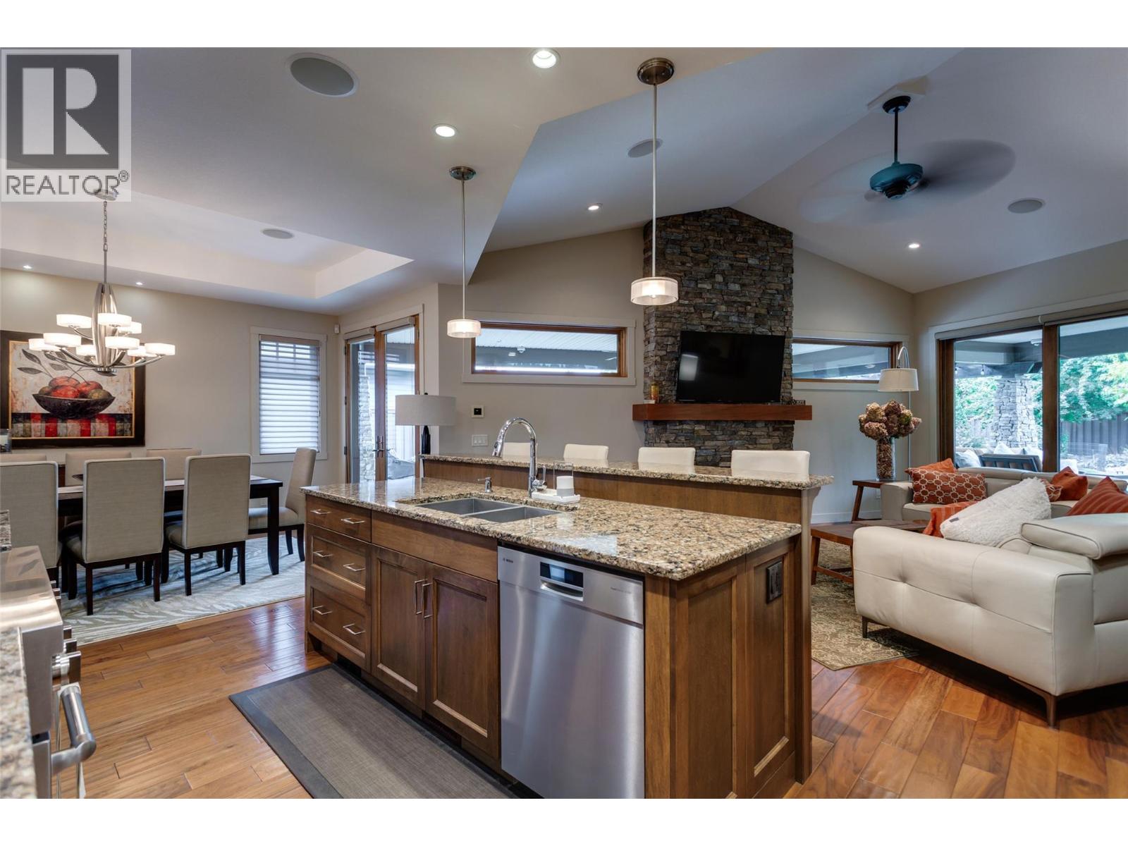 1102 Glenview Court, Kelowna