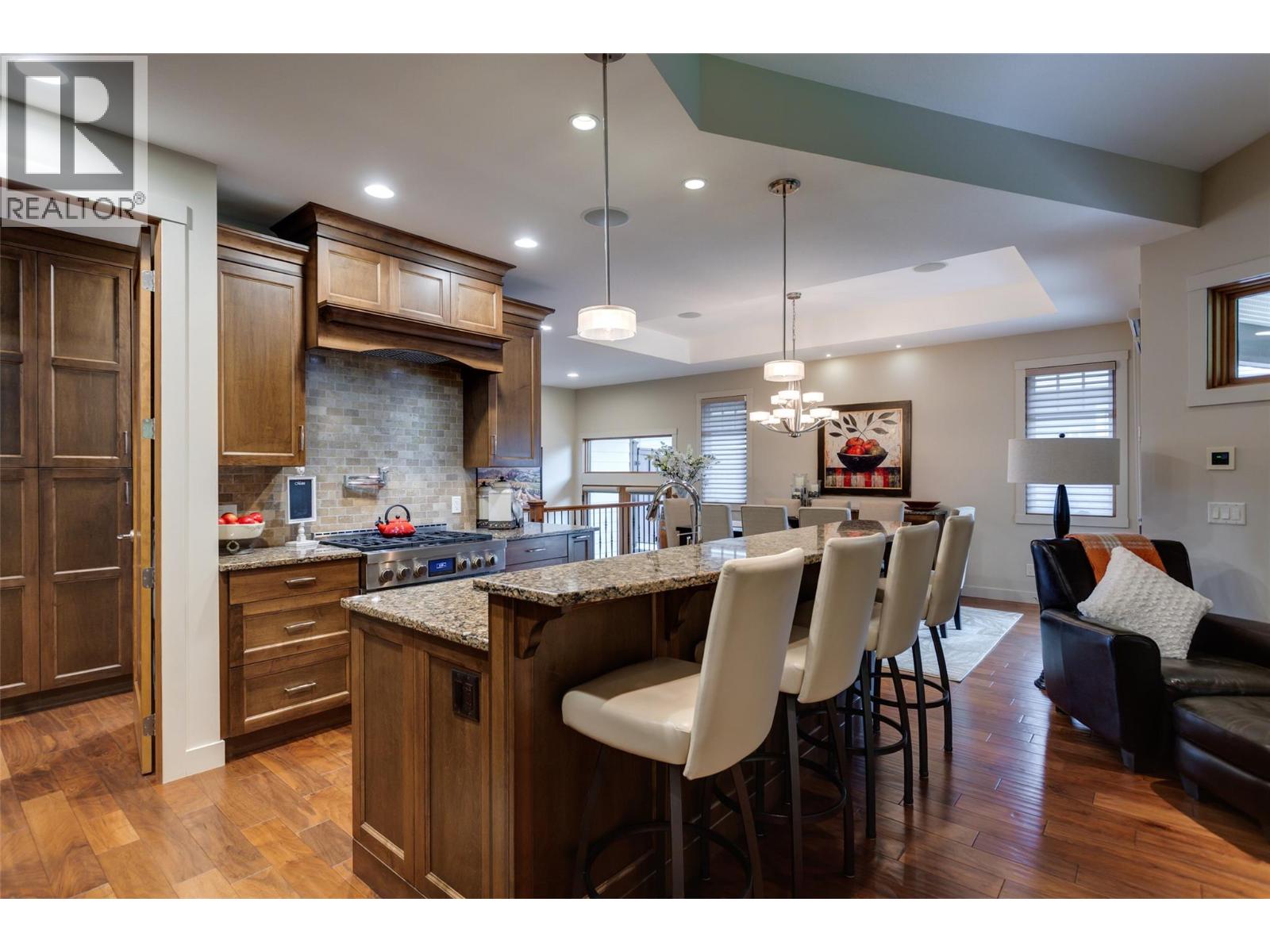1102 Glenview Court, Kelowna