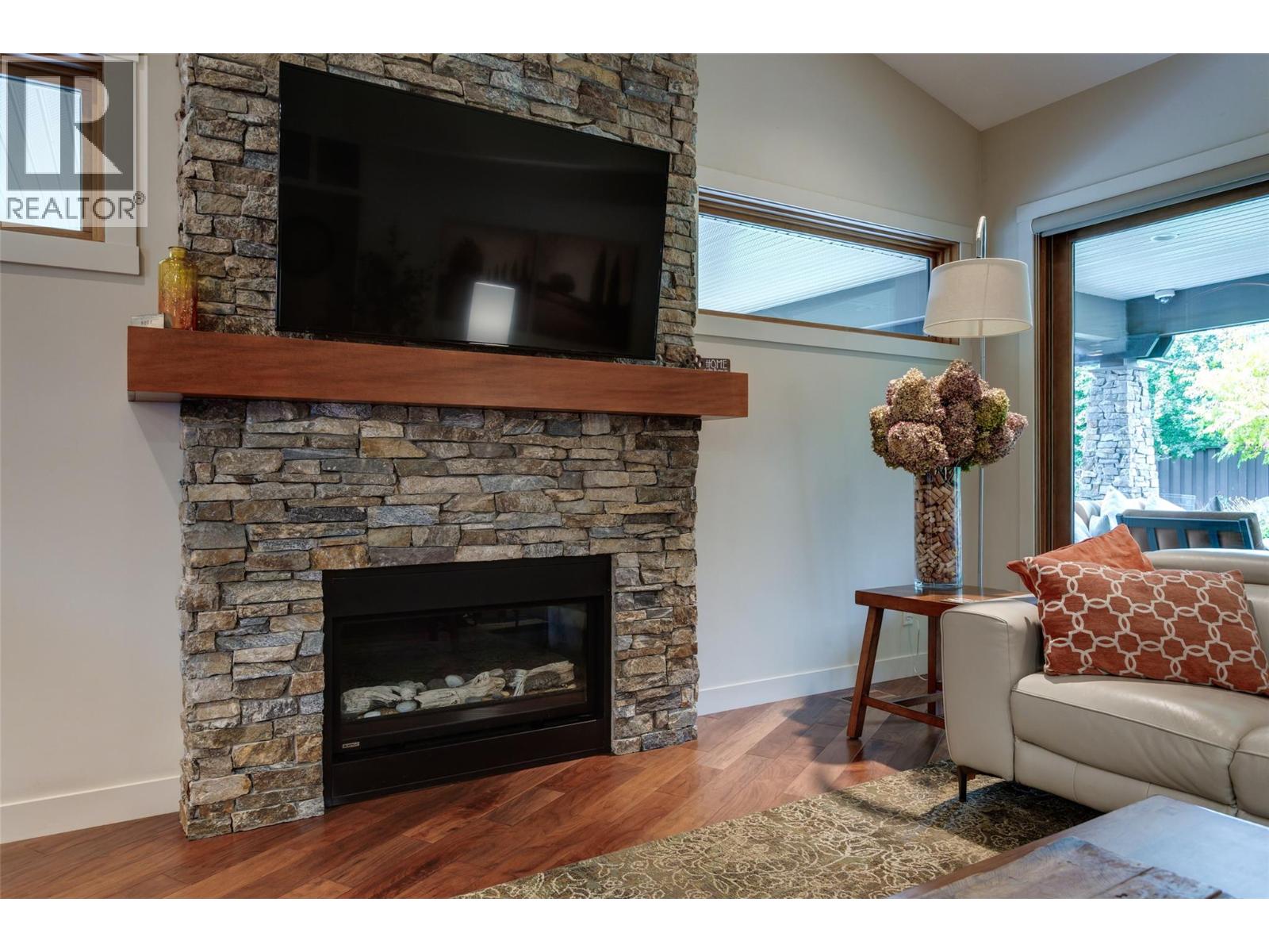 1102 Glenview Court, Kelowna