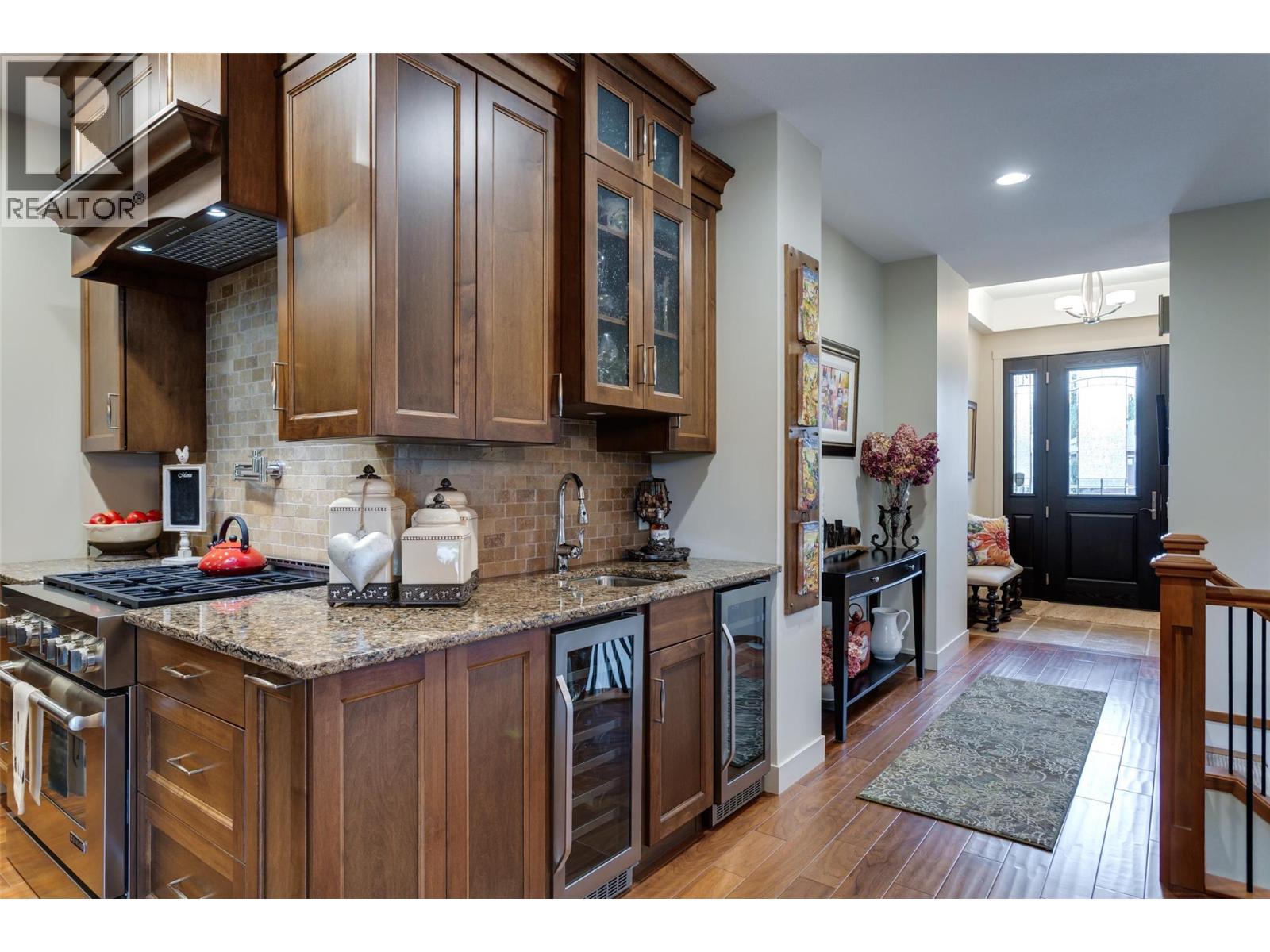 1102 Glenview Court, Kelowna