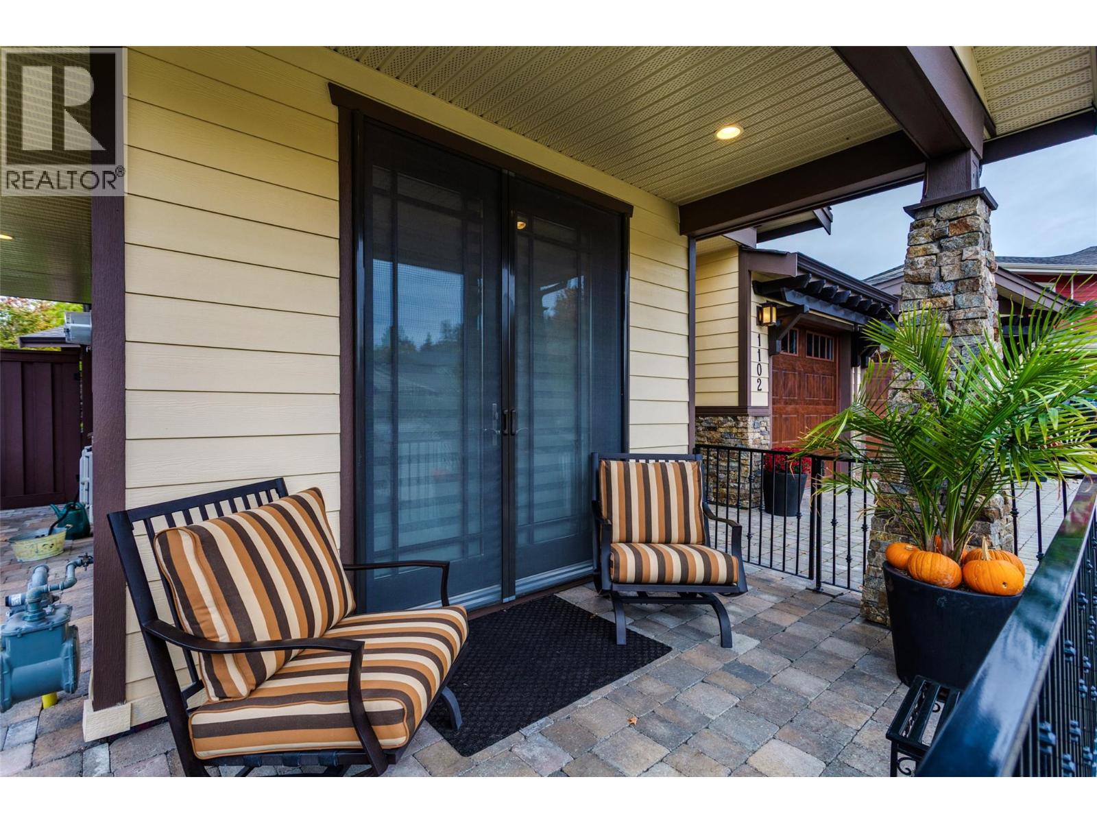 1102 Glenview Court, Kelowna