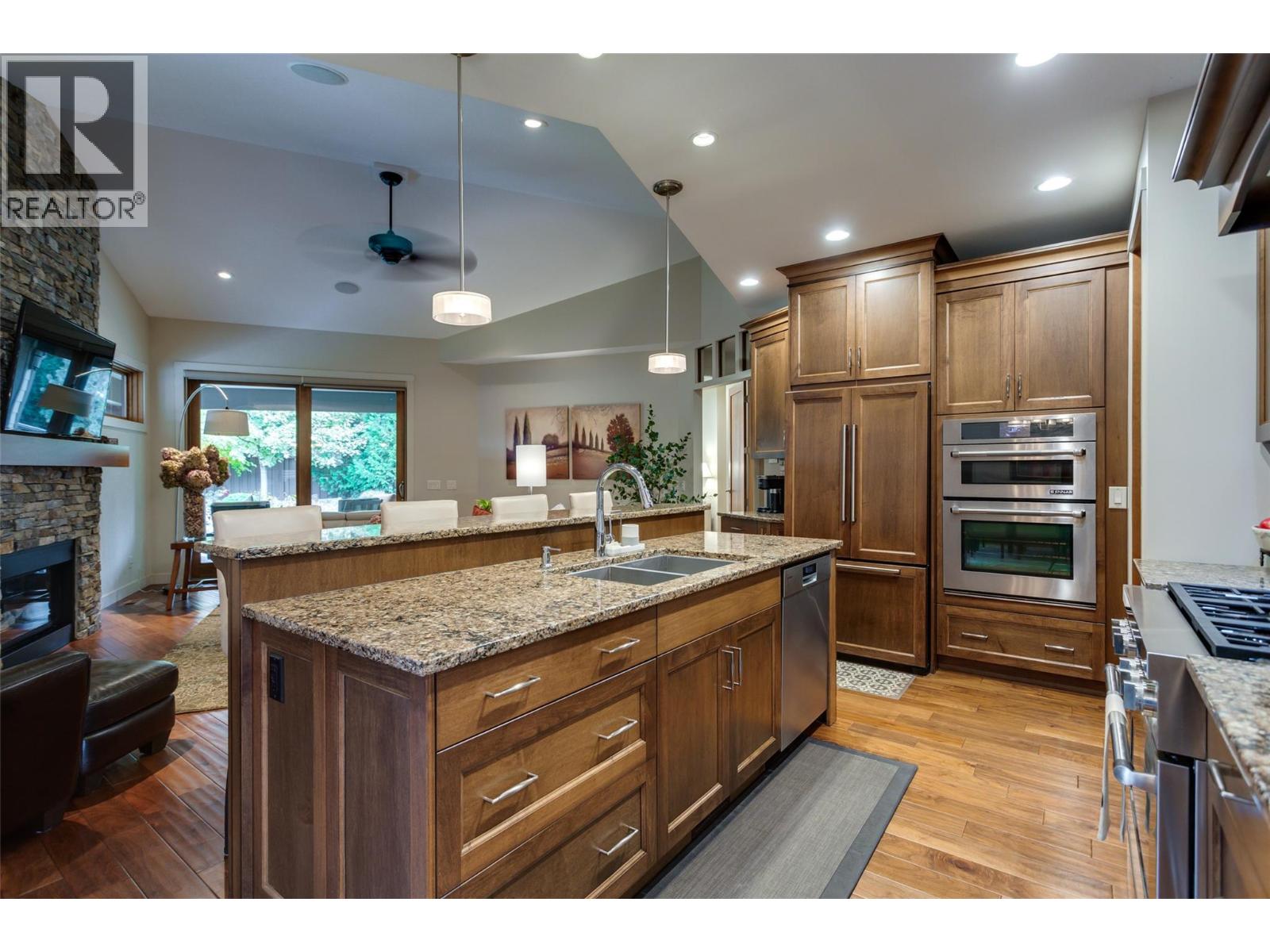 1102 Glenview Court, Kelowna