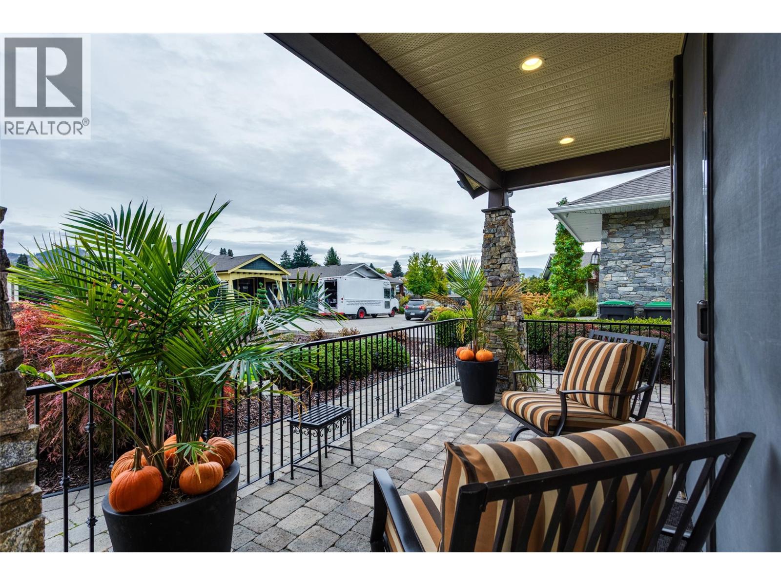 1102 Glenview Court, Kelowna