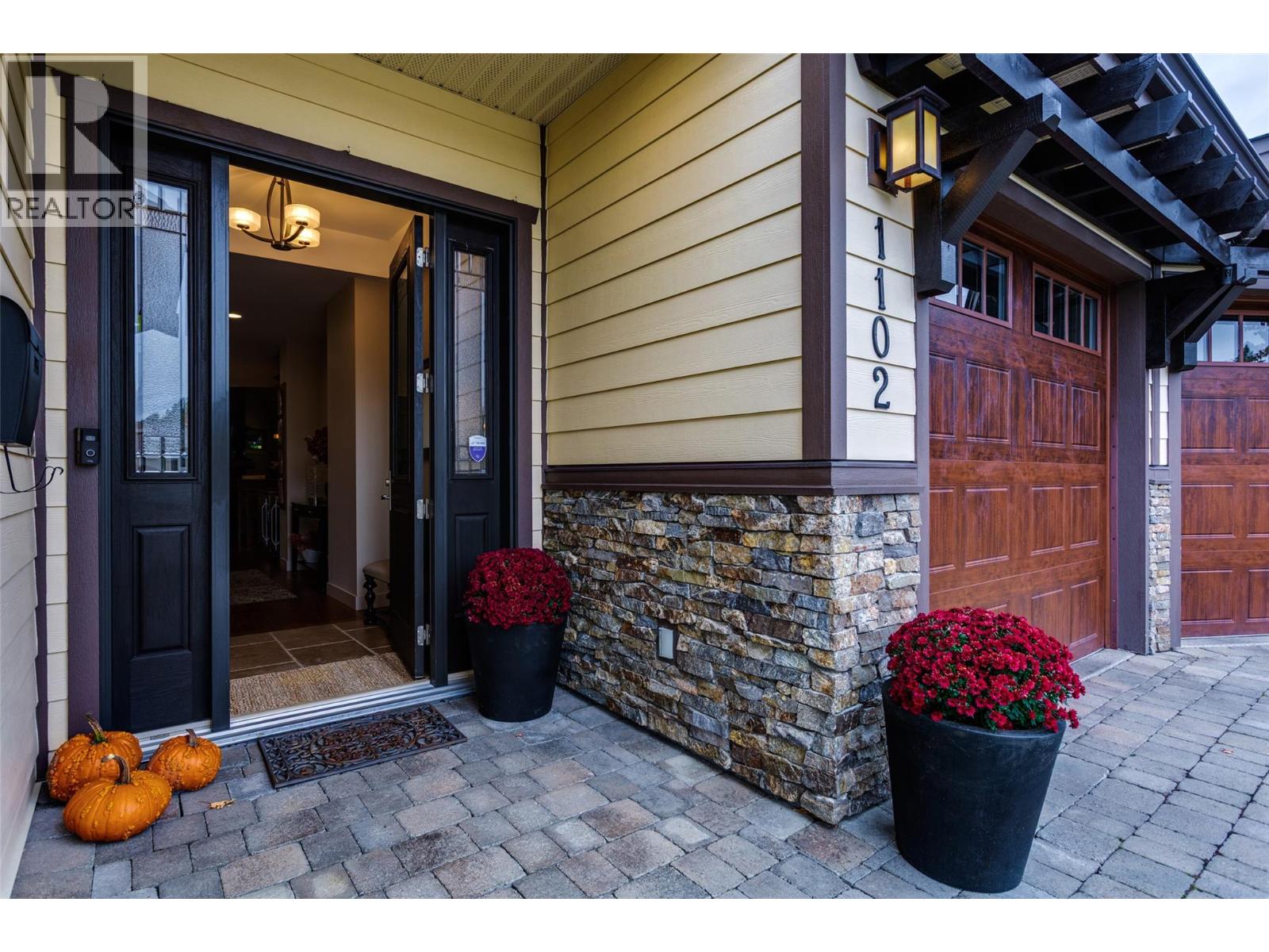 1102 Glenview Court, Kelowna
