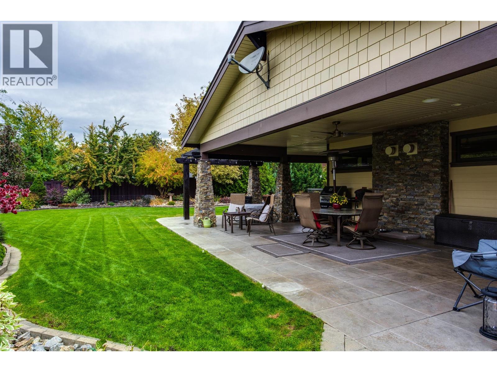 1102 Glenview Court, Kelowna