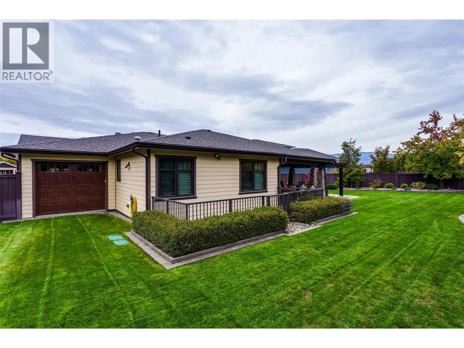 1102 Glenview Court, Kelowna