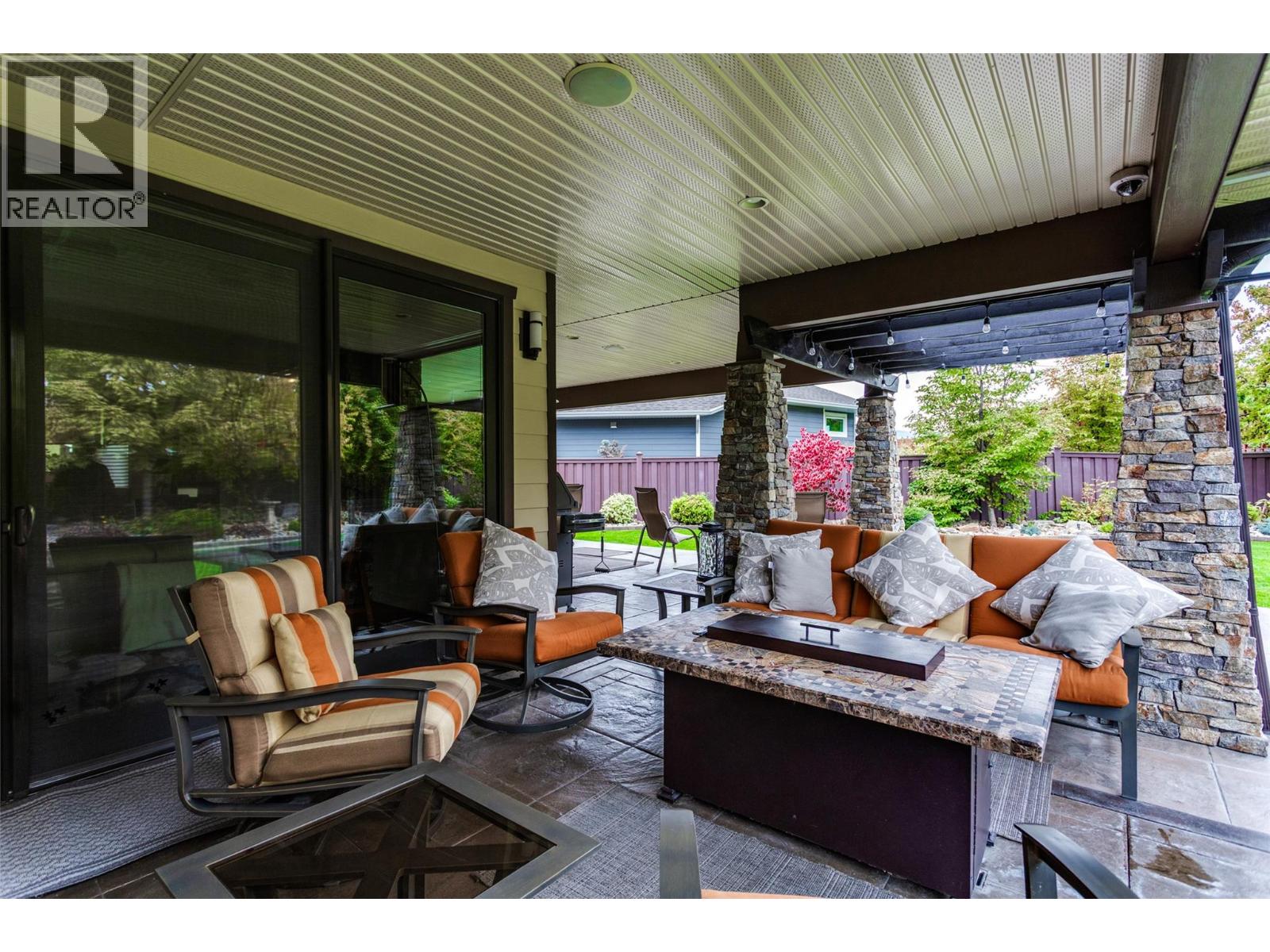 1102 Glenview Court, Kelowna