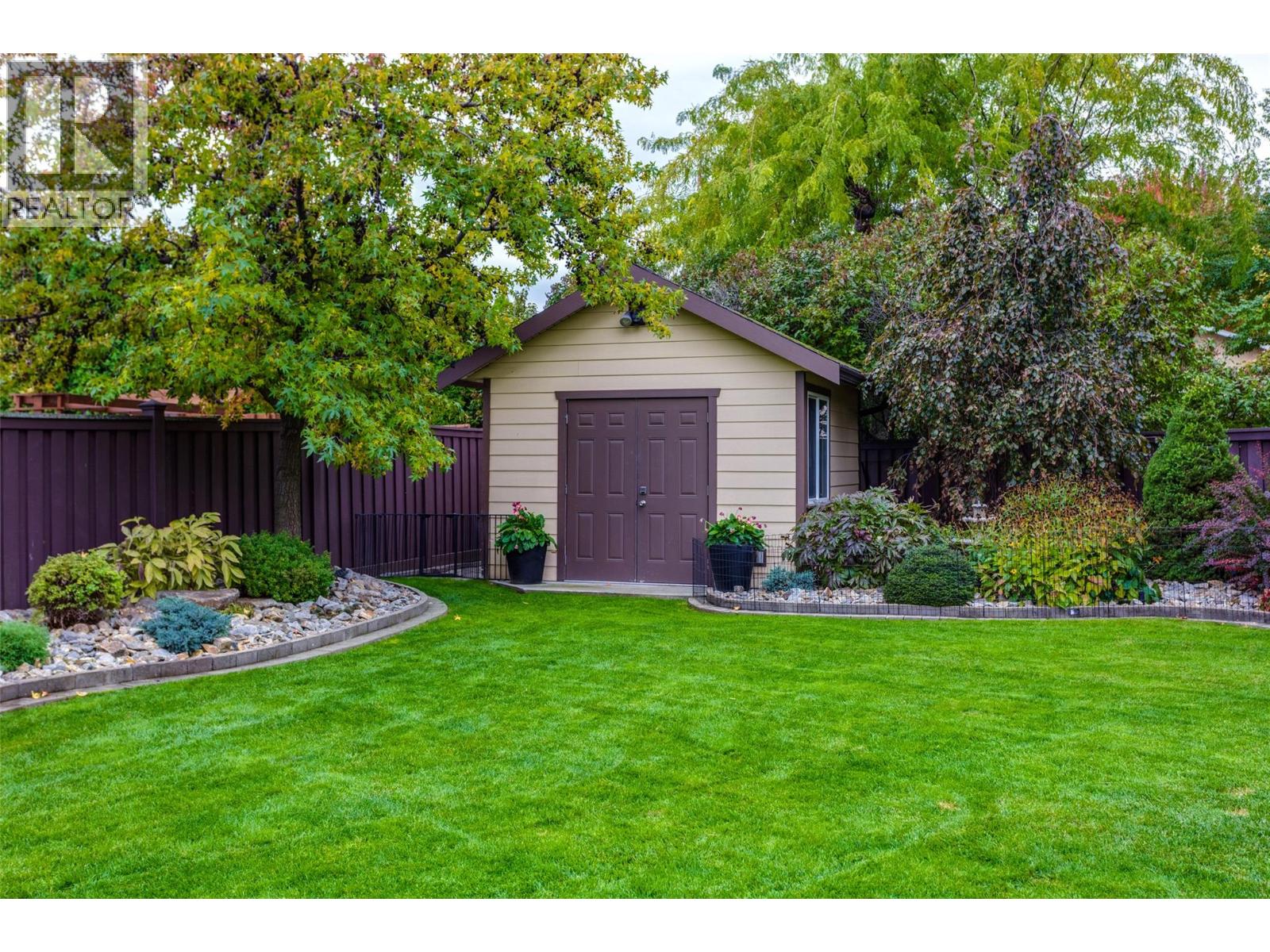 1102 Glenview Court, Kelowna