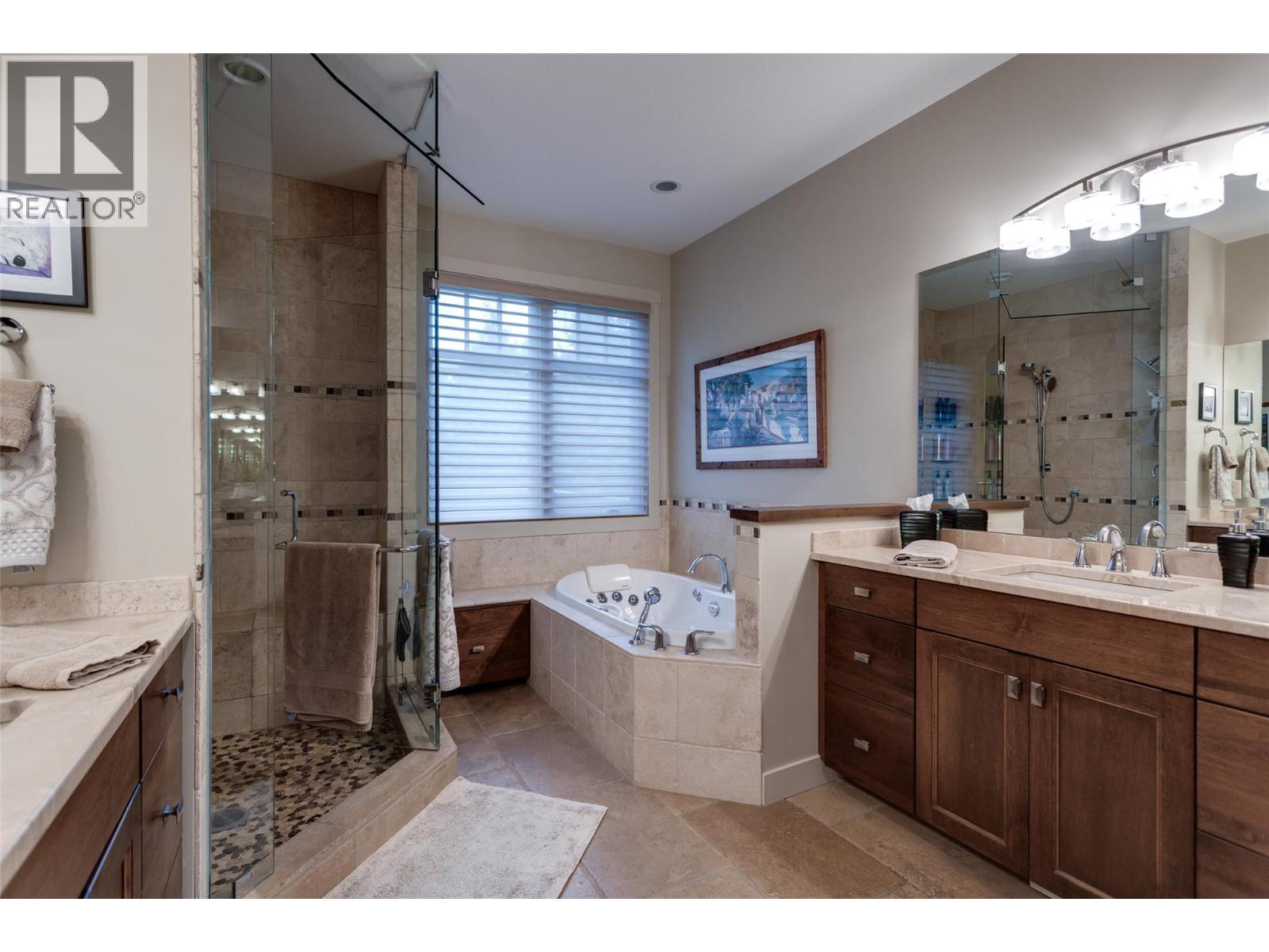 1102 Glenview Court, Kelowna
