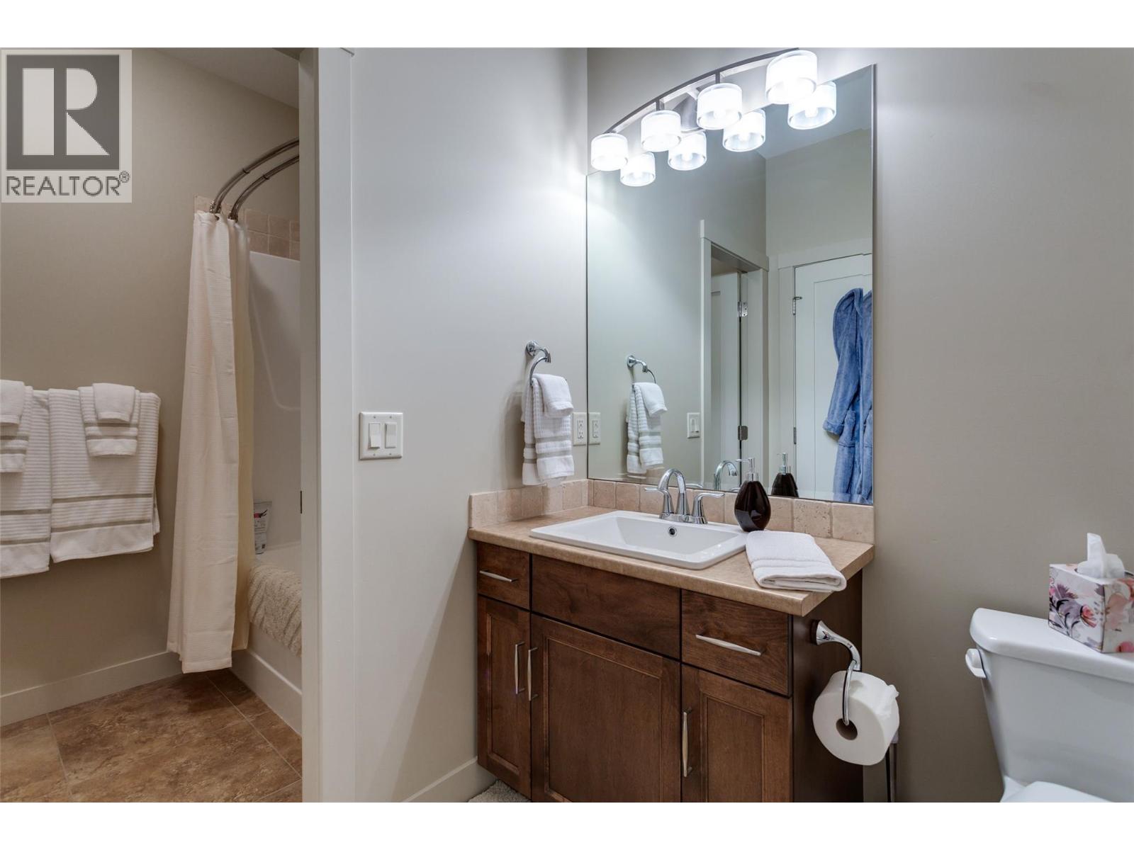 1102 Glenview Court, Kelowna