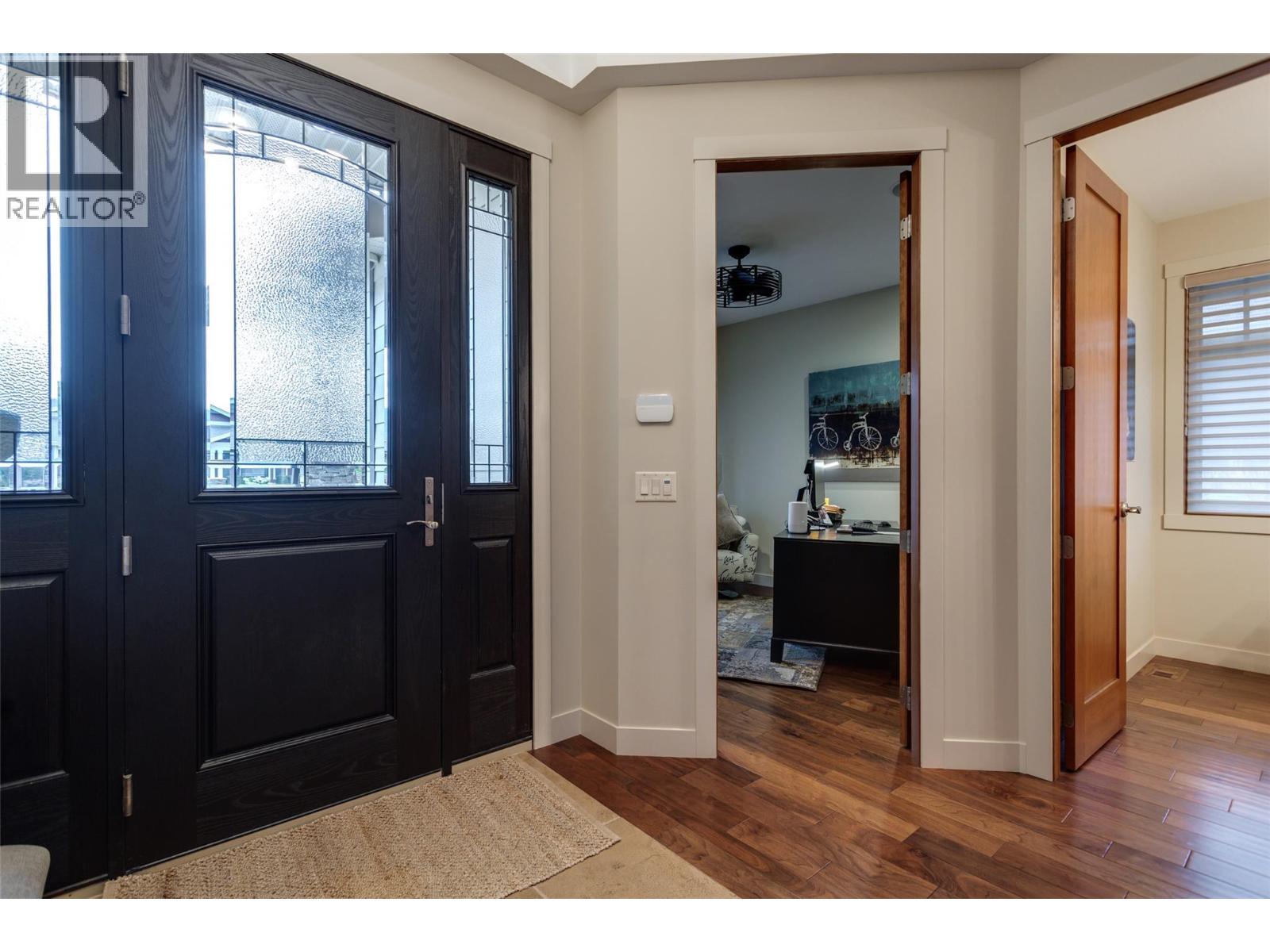 1102 Glenview Court, Kelowna