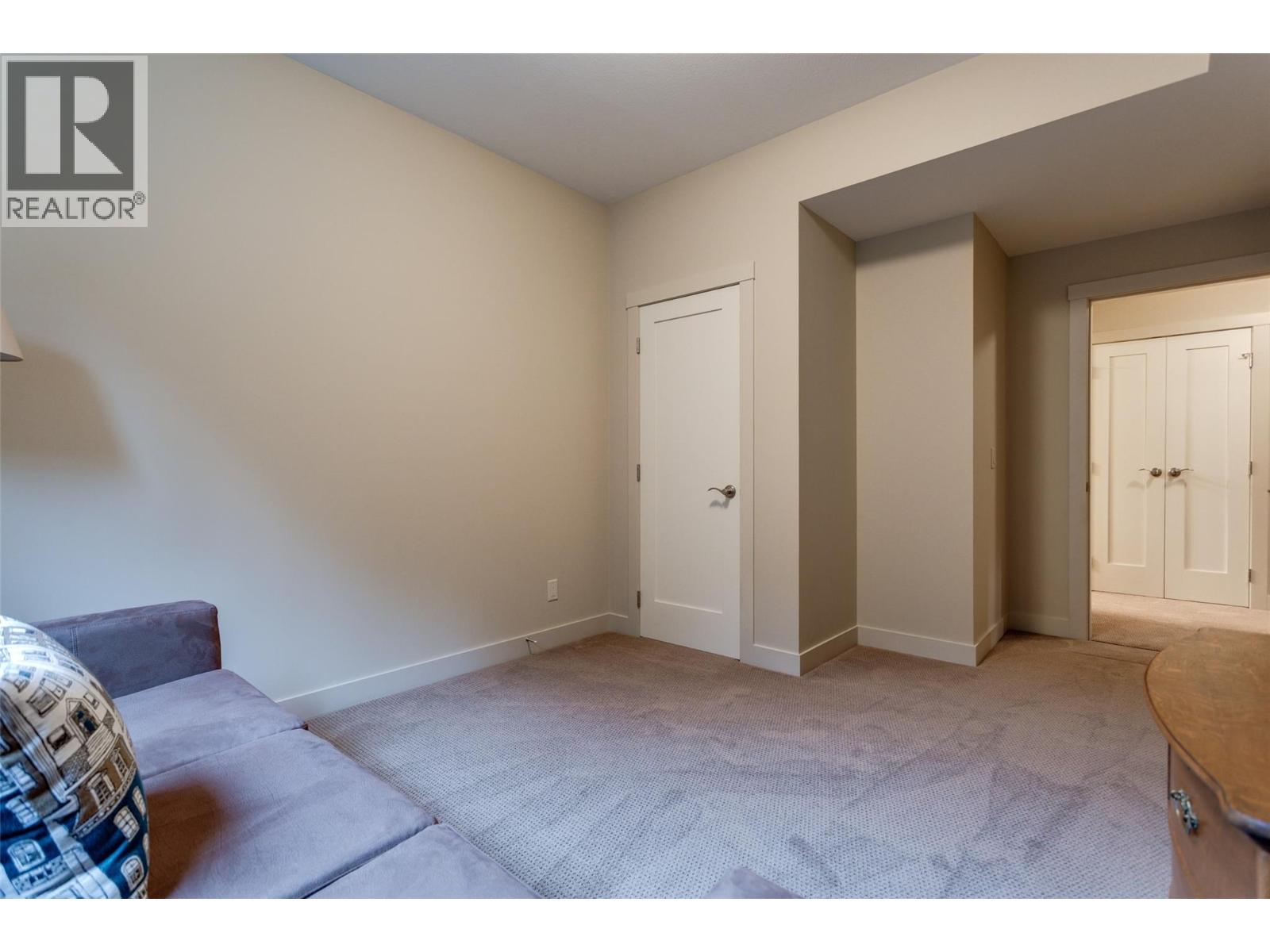 1102 Glenview Court, Kelowna