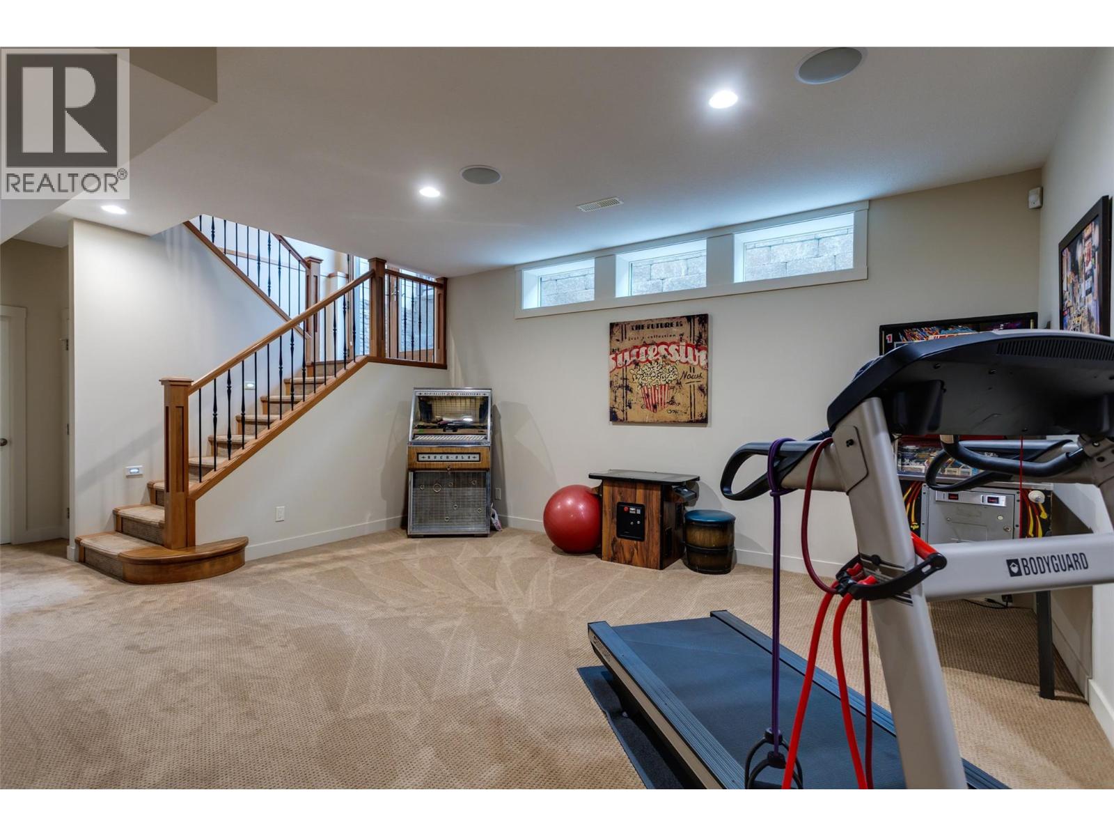 1102 Glenview Court, Kelowna
