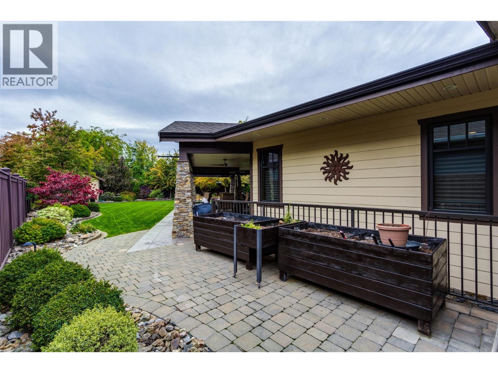 1102 Glenview Court, Kelowna