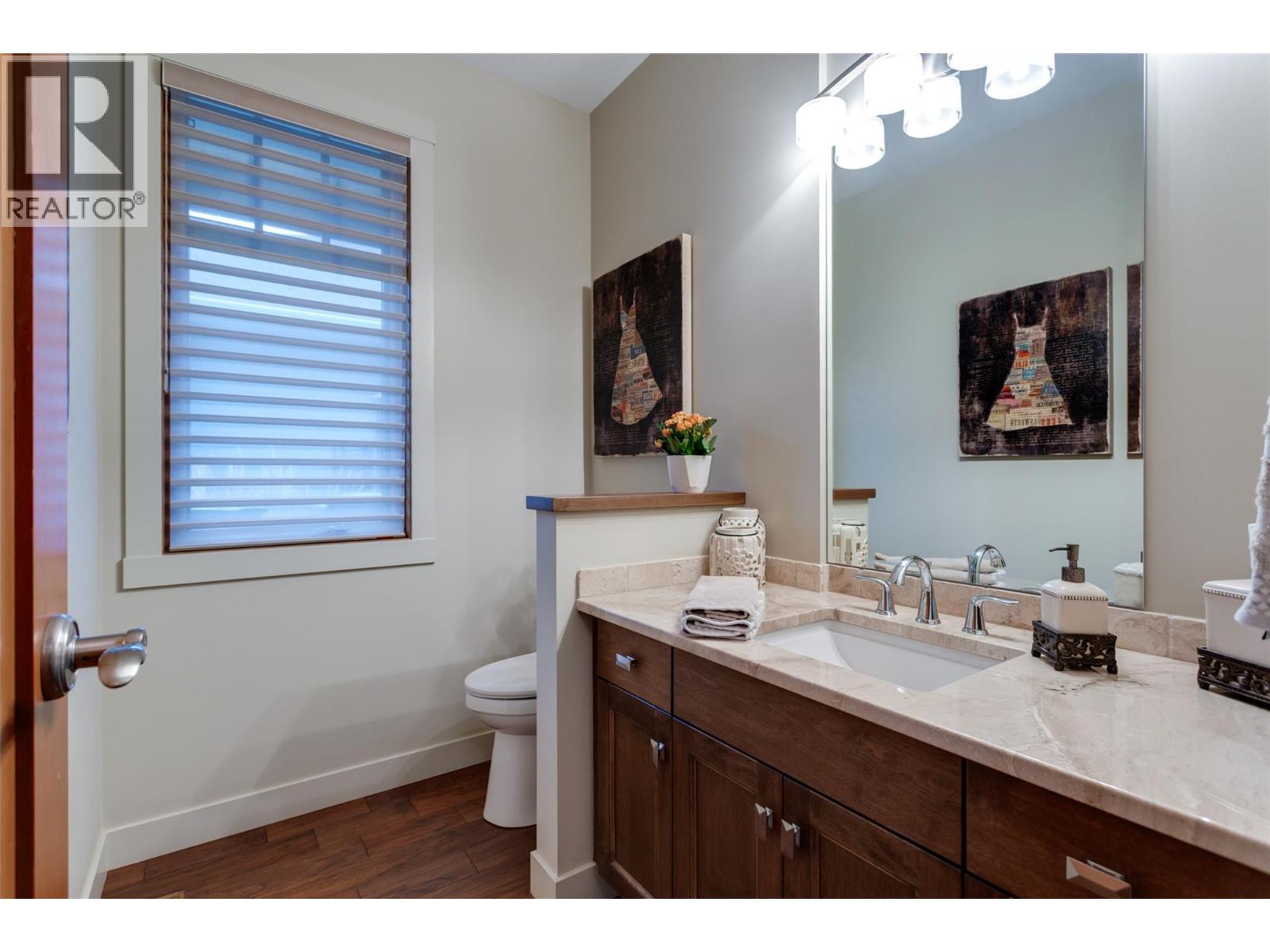 1102 Glenview Court, Kelowna