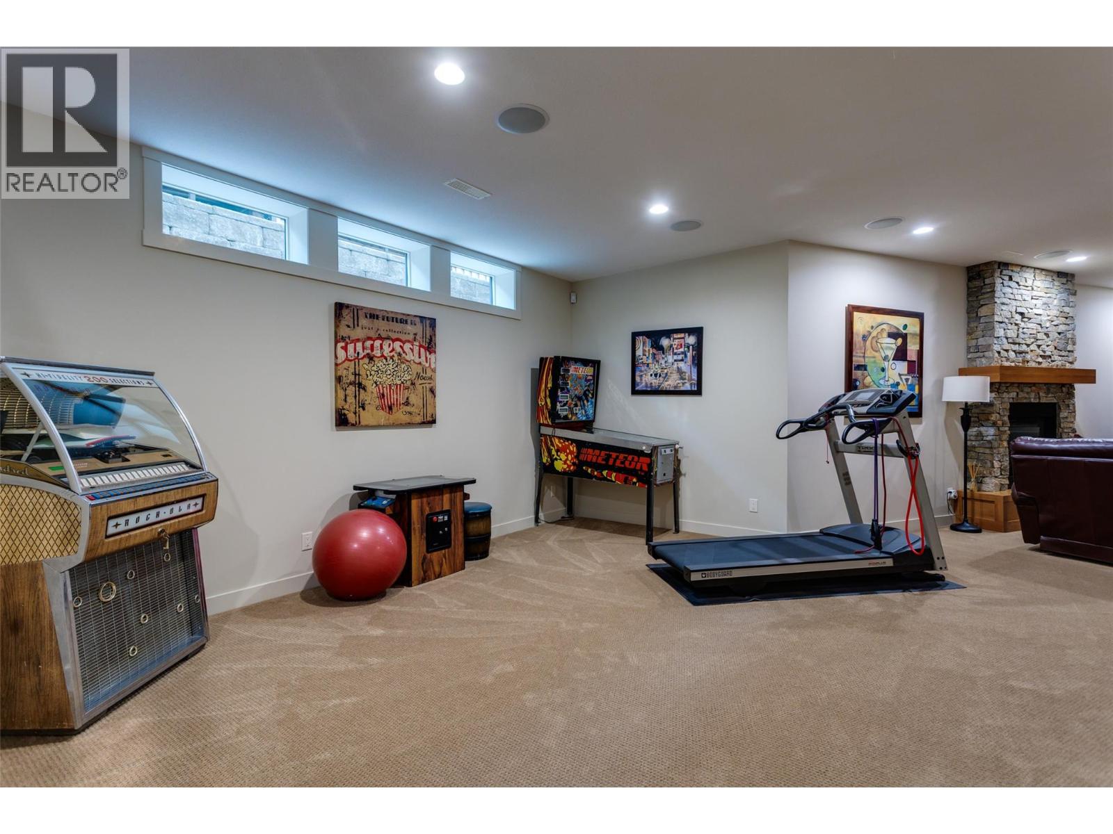 1102 Glenview Court, Kelowna