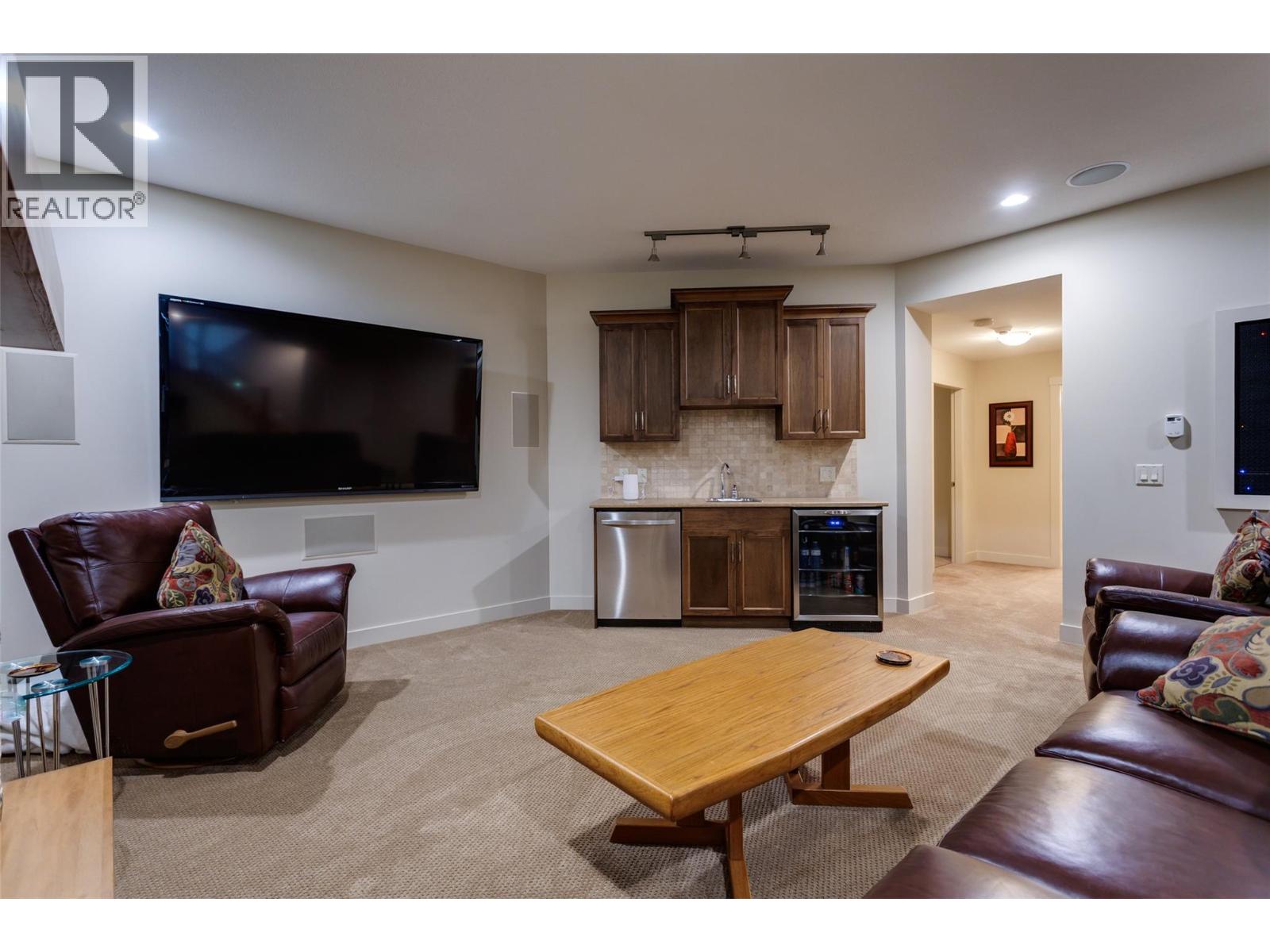 1102 Glenview Court, Kelowna