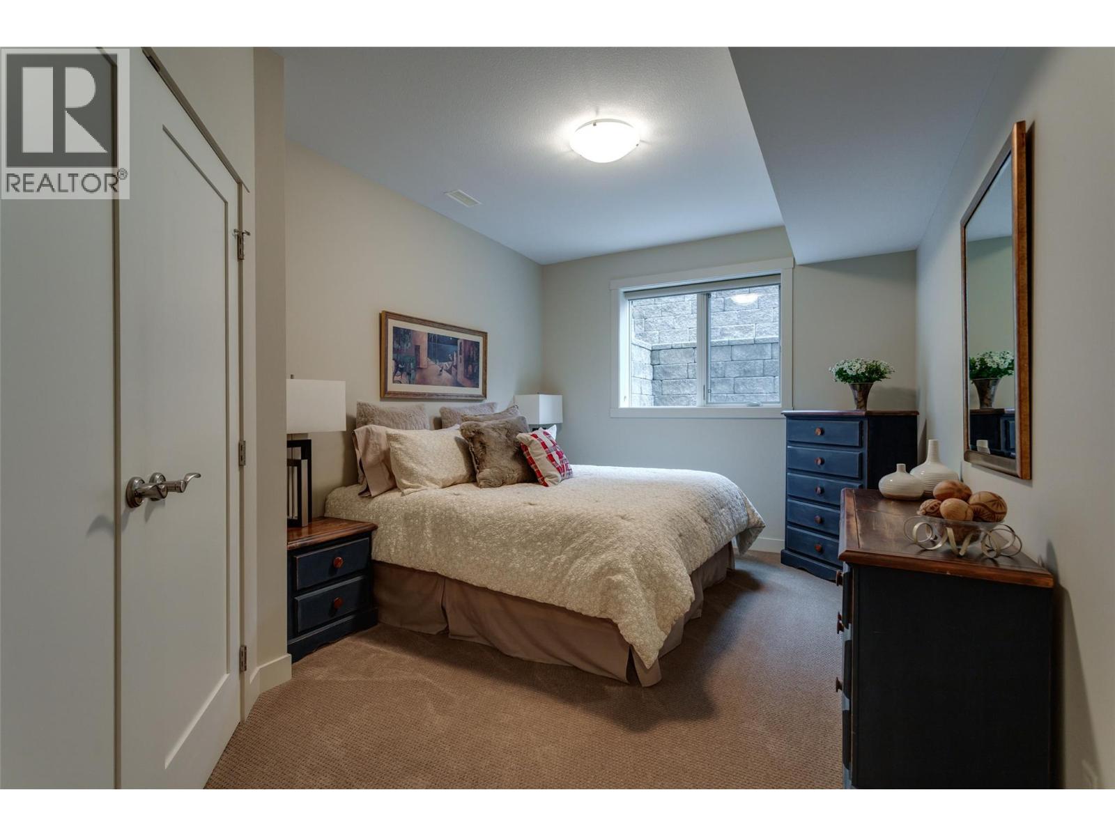1102 Glenview Court, Kelowna
