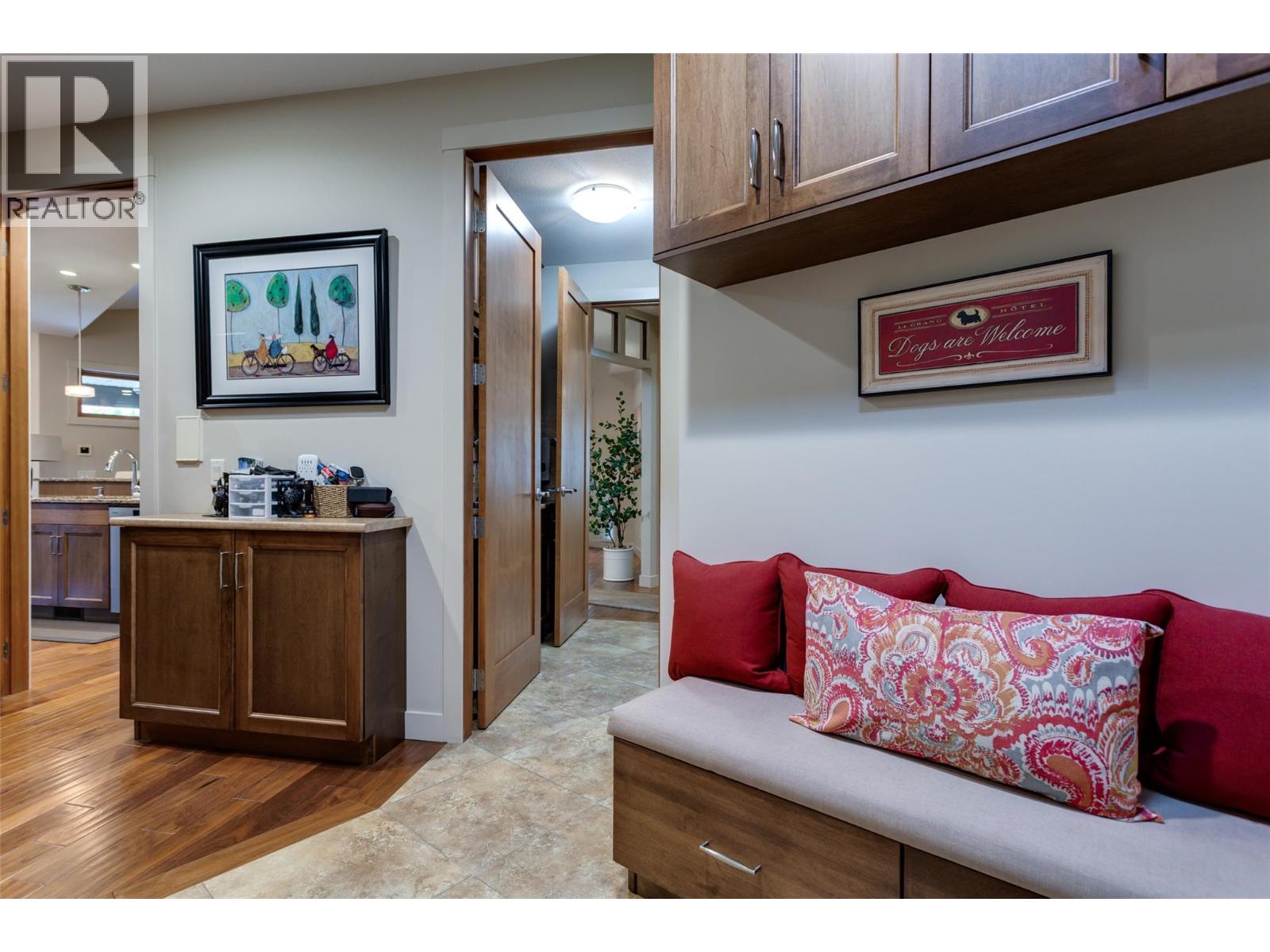1102 Glenview Court, Kelowna