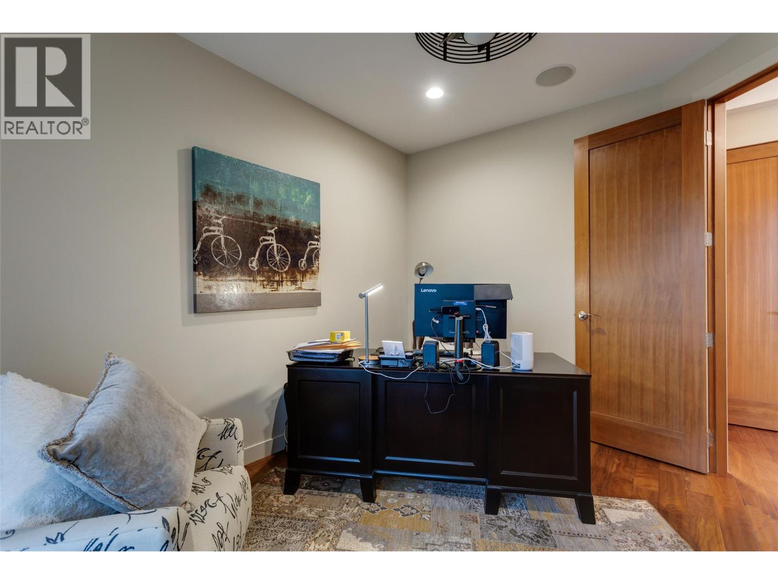 1102 Glenview Court, Kelowna