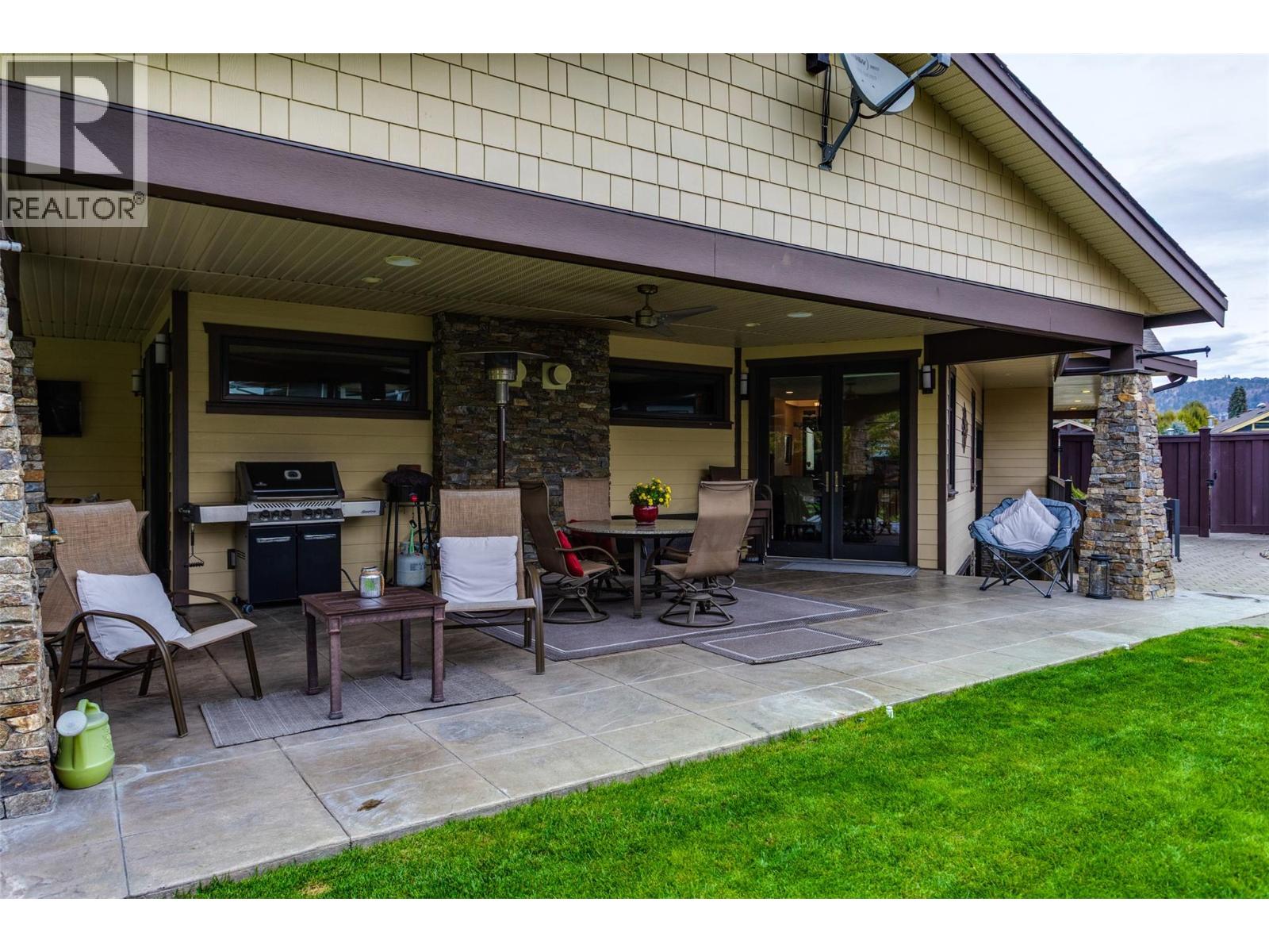 1102 Glenview Court, Kelowna