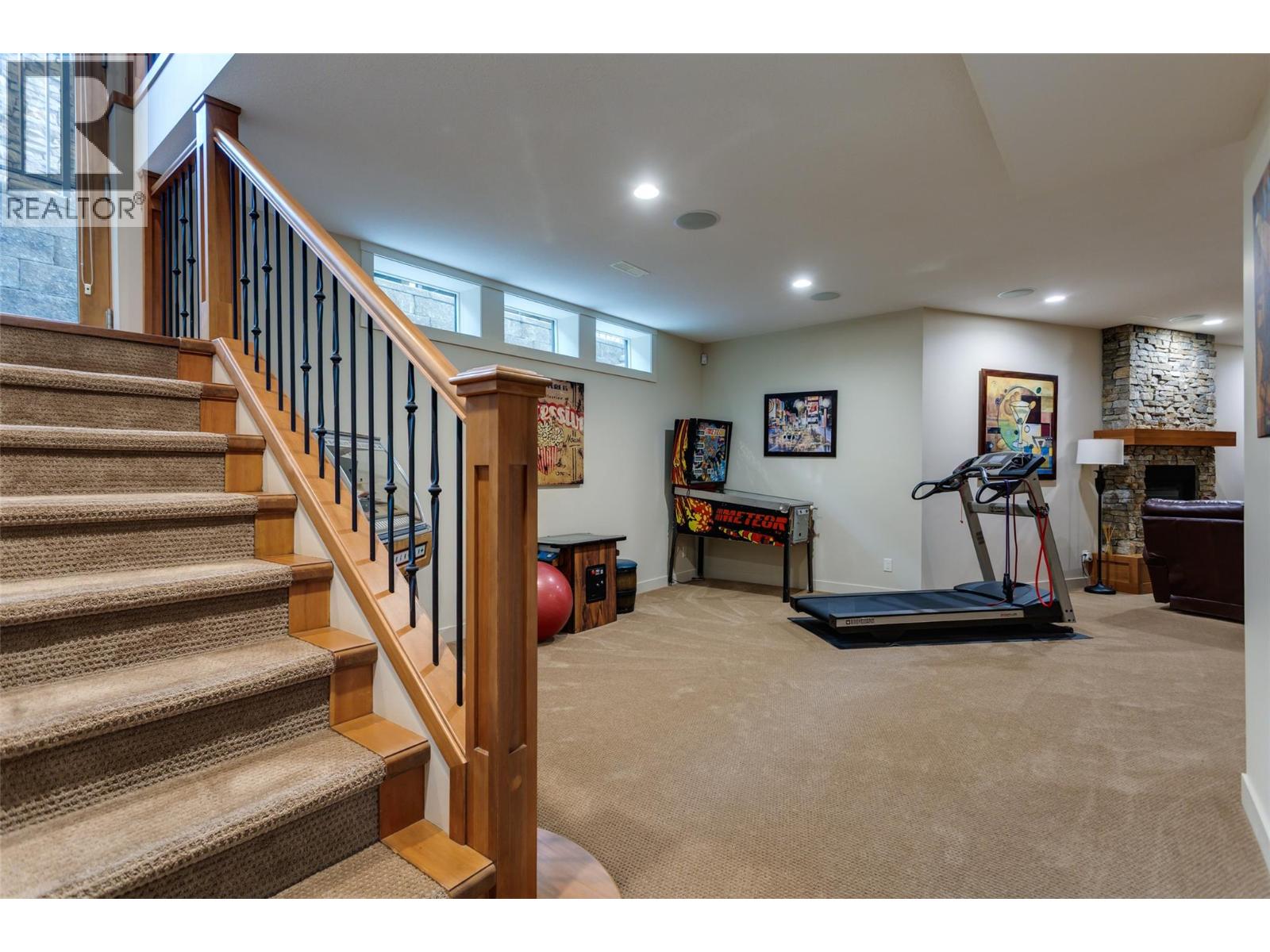 1102 Glenview Court, Kelowna