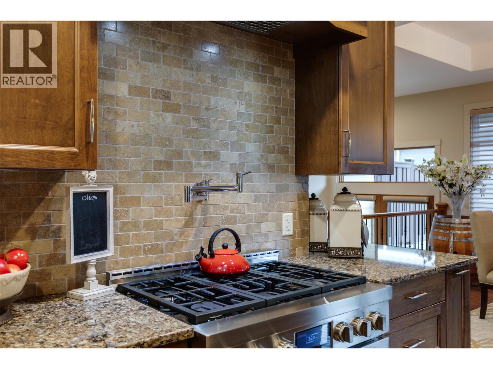1102 Glenview Court, Kelowna