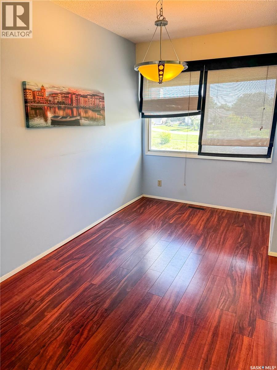 Single Family House 2 Level for Sale in  Bray STREET E Swift Current 