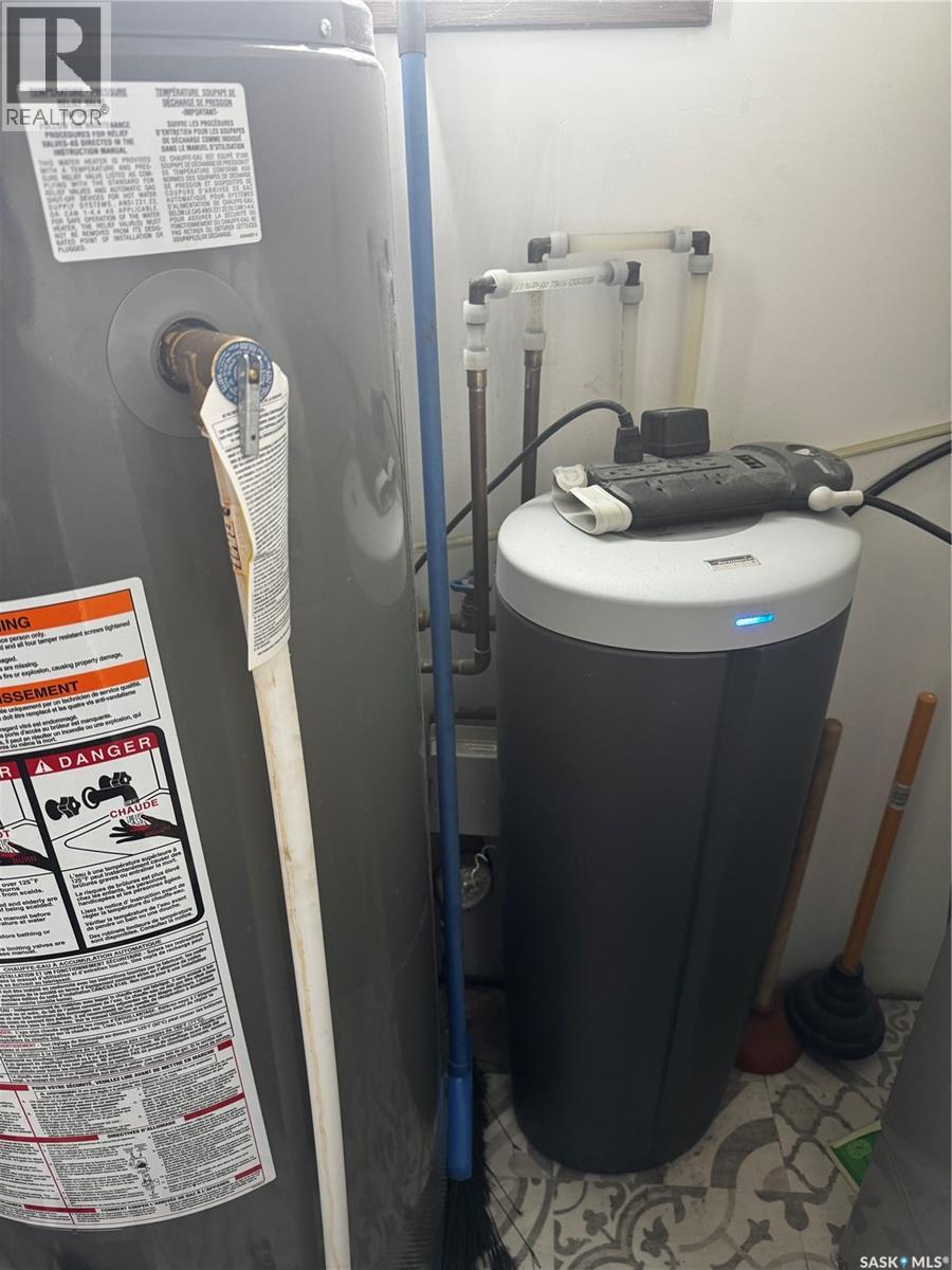 Single Family House 2 Level for Sale in  Bray STREET E Swift Current 