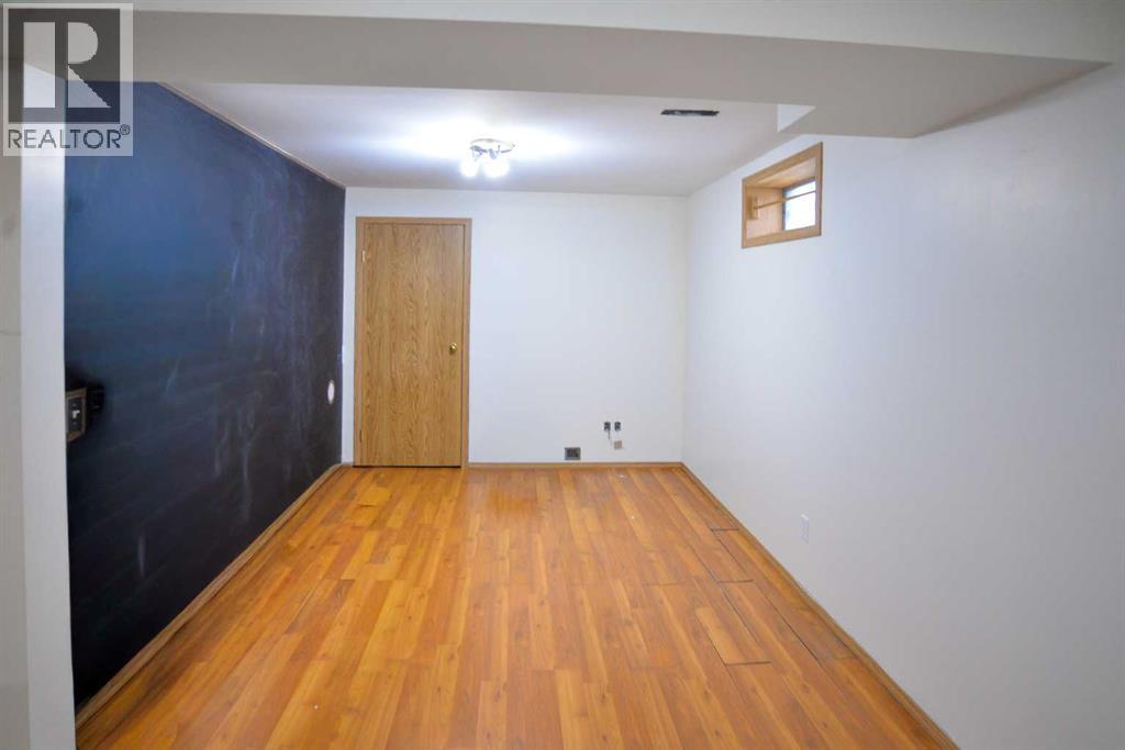 Single Family House Bungalow for Sale in  Valley Meadow Close NW Valley Ridge Calgary 