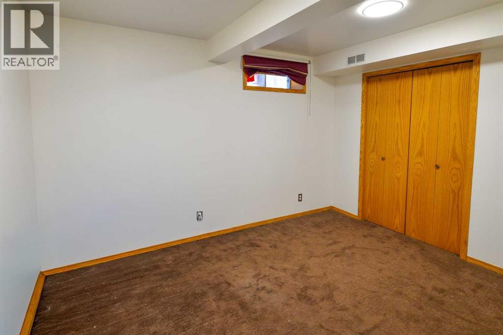 Single Family House Bungalow for Sale in  Valley Meadow Close NW Valley Ridge Calgary 