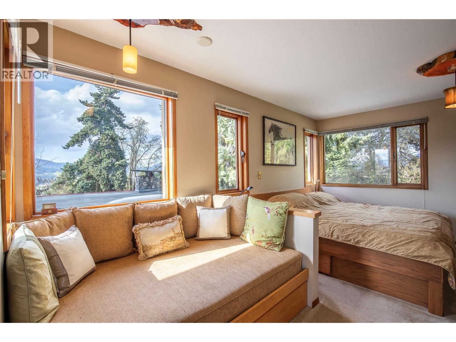 239 Stepping Stones Crescent, Spallumcheen