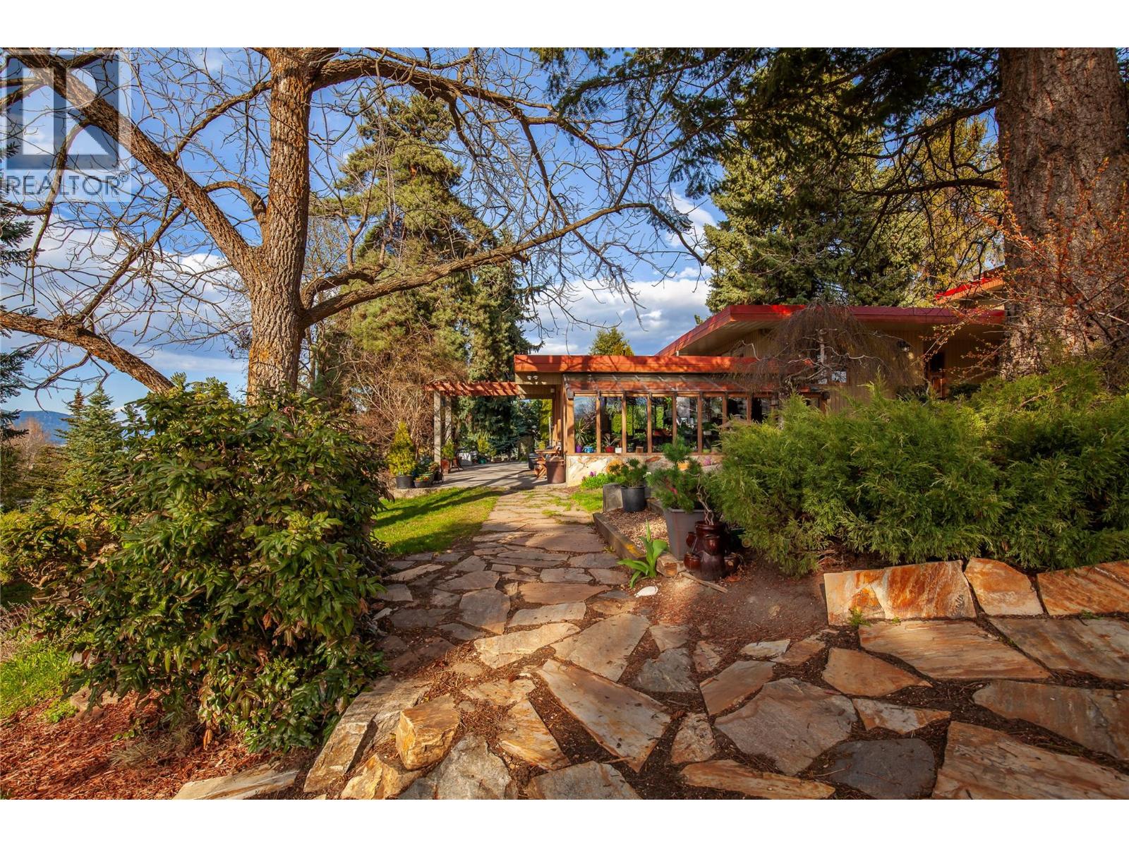 239 Stepping Stones Crescent, Spallumcheen