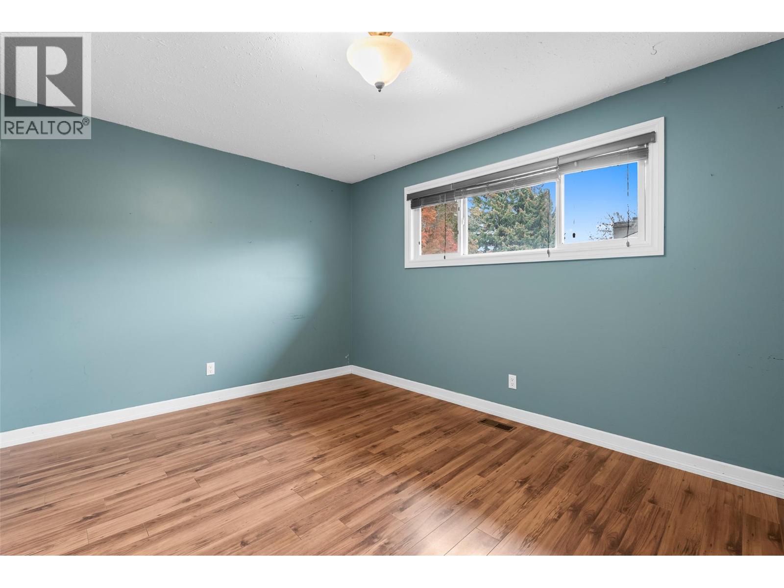  335 Nechiefman Street, Princeton