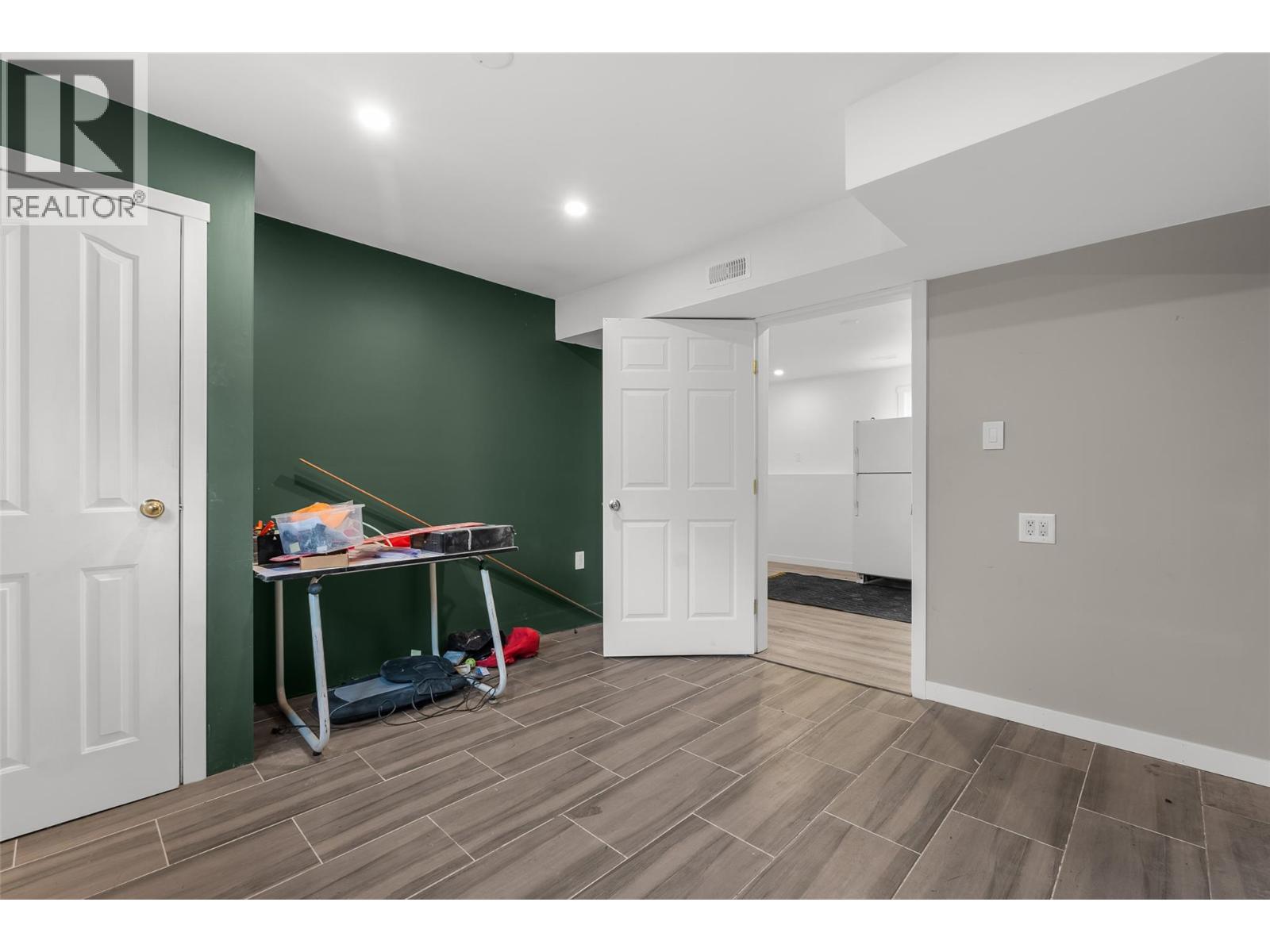  335 Nechiefman Street, Princeton