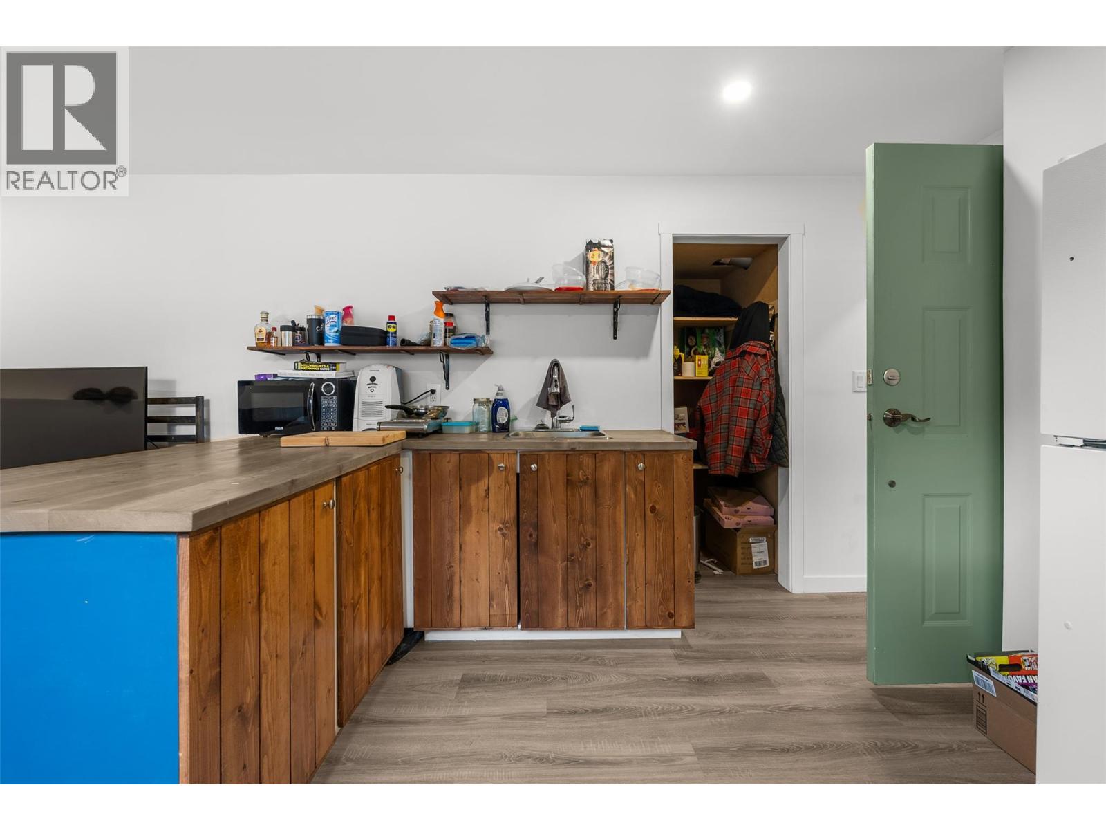  335 Nechiefman Street, Princeton