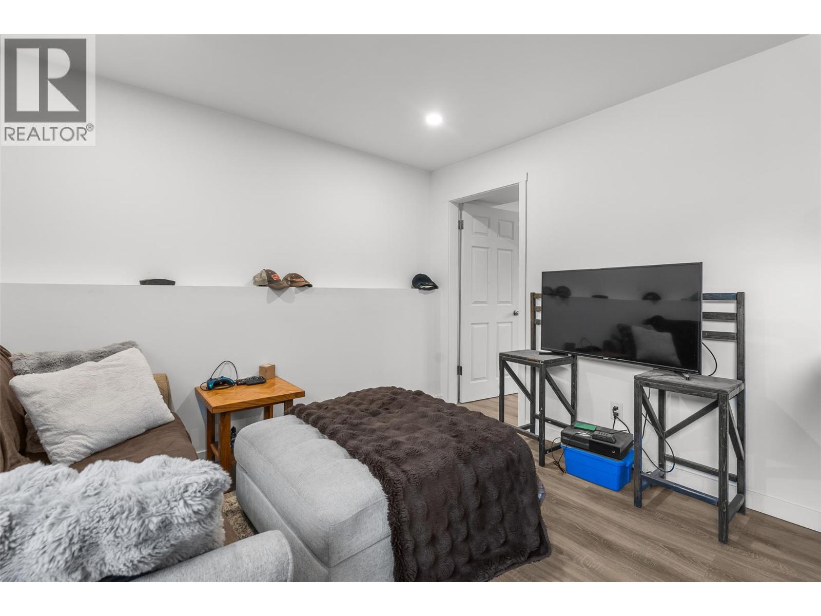  335 Nechiefman Street, Princeton