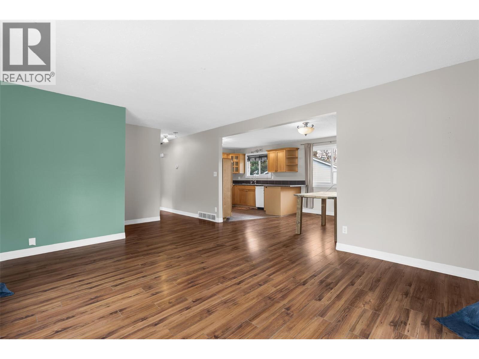  335 Nechiefman Street, Princeton