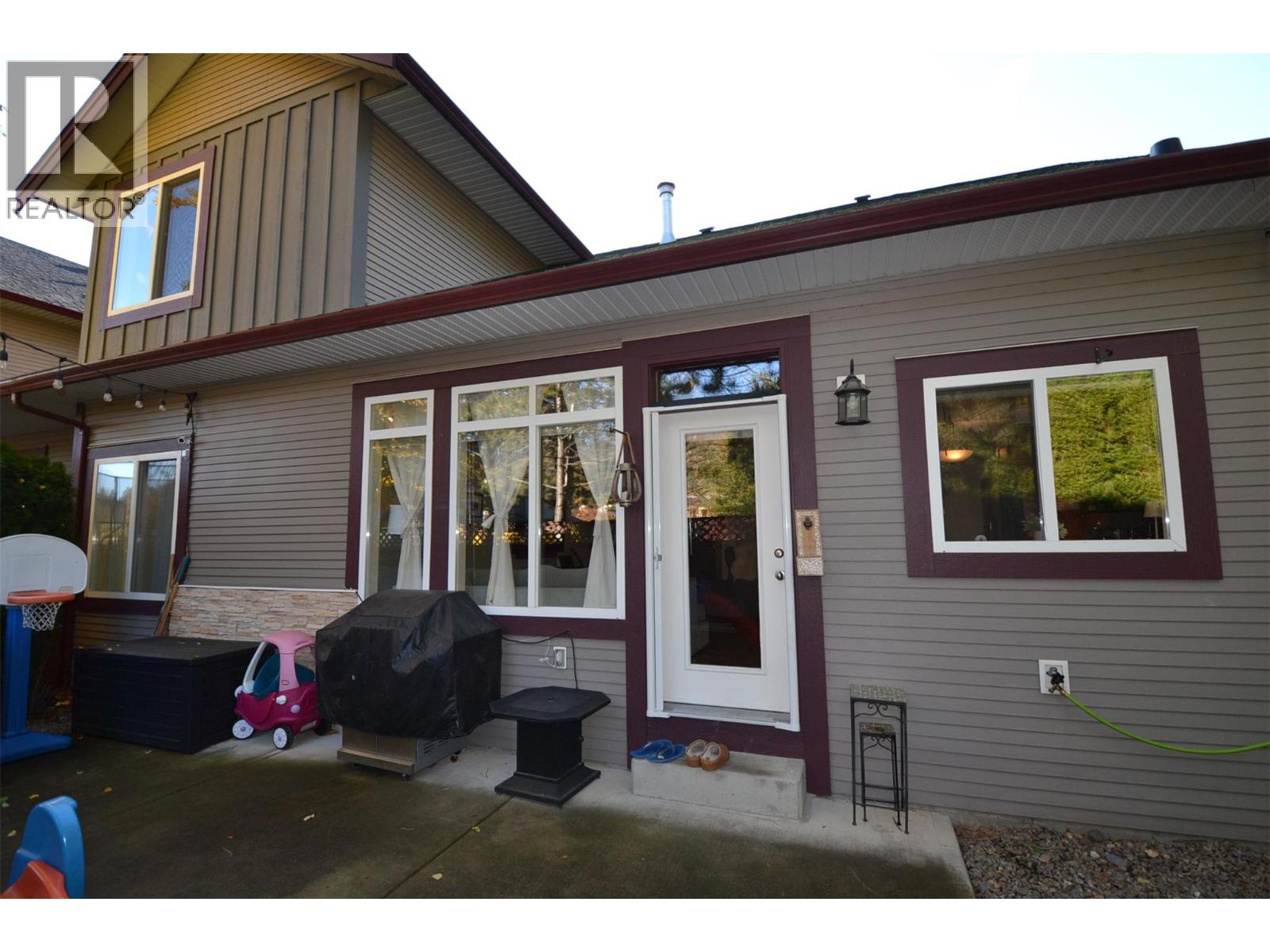 10 1450 Rose Meadow Drive, West Kelowna