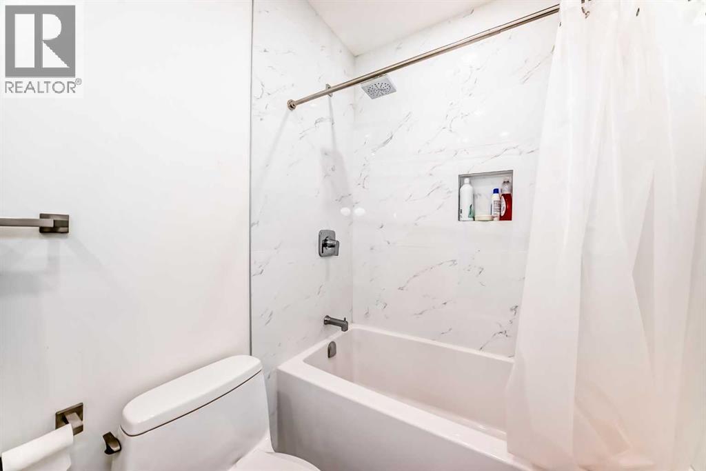 Single Family House for Sale in  SUPERIOR Avenue SW Scarboro Calgary 