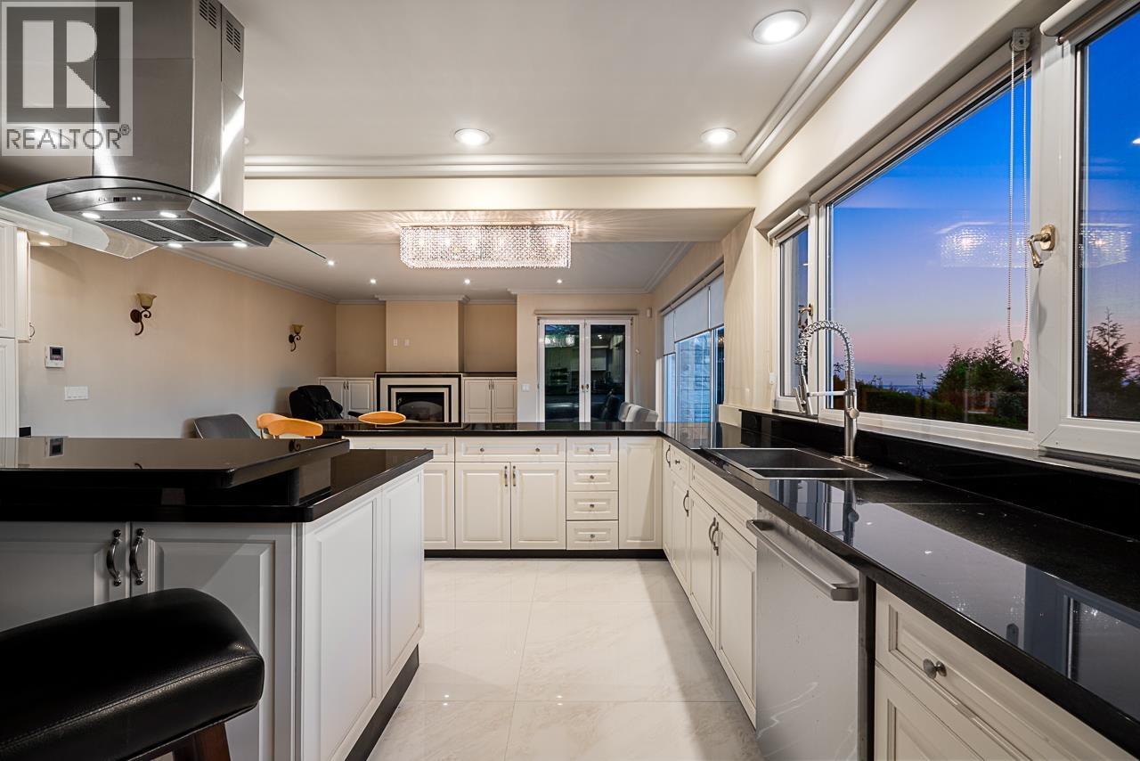 1562 PINECREST DRIVE, West Vancouver