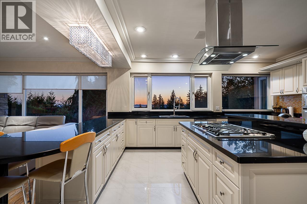 1562 PINECREST DRIVE, West Vancouver