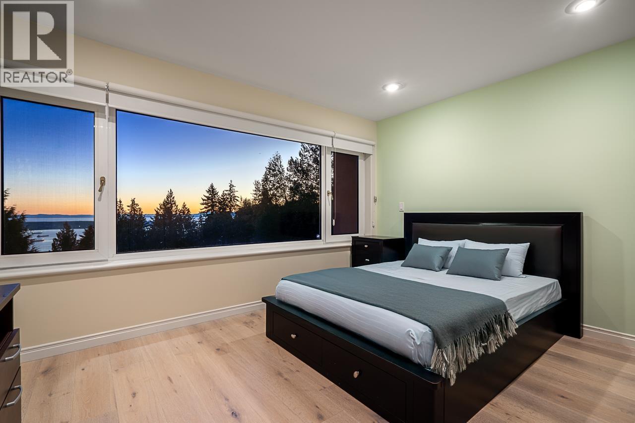 1562 PINECREST DRIVE, West Vancouver