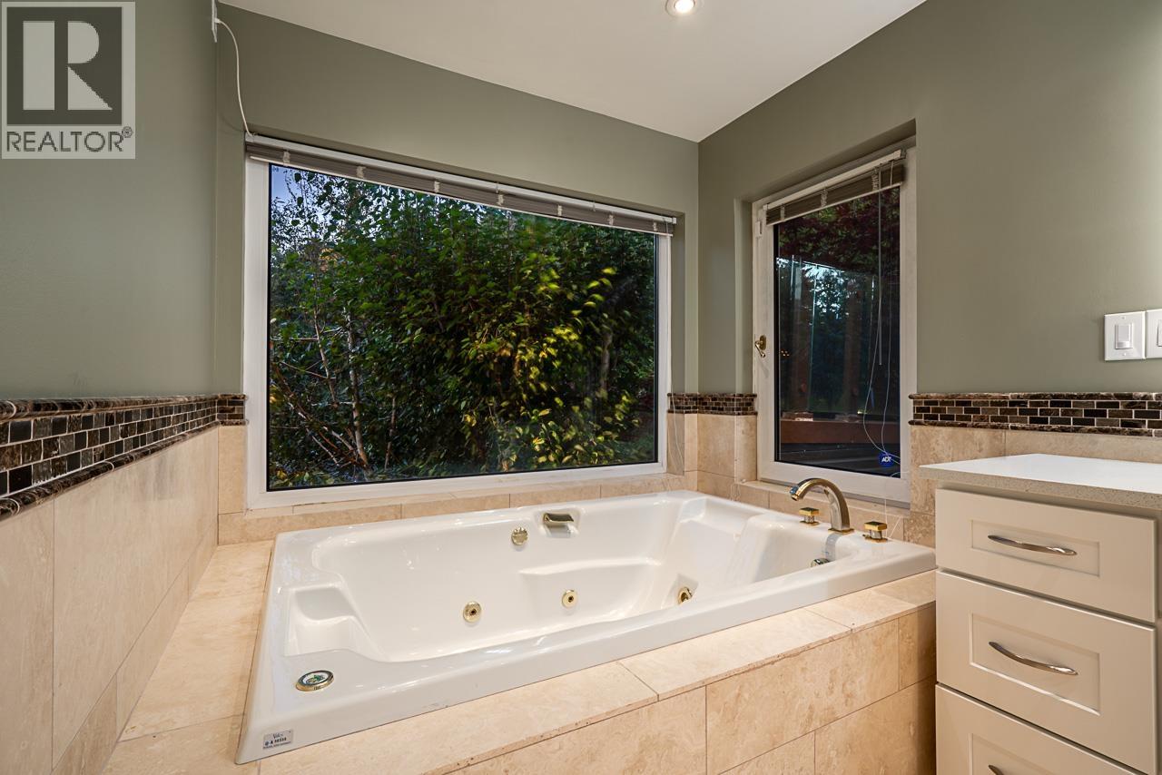 1562 PINECREST DRIVE, West Vancouver