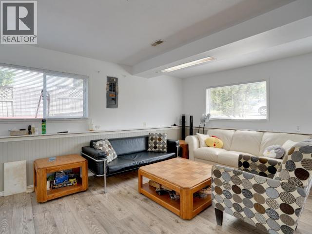 4279 JOYCE AVE, Powell River