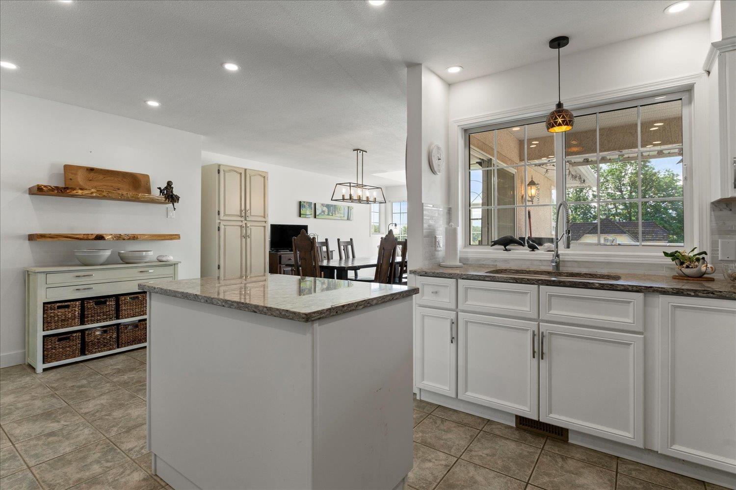 8657 SUNBURST PLACE, Chilliwack Mountain, Chilliwack