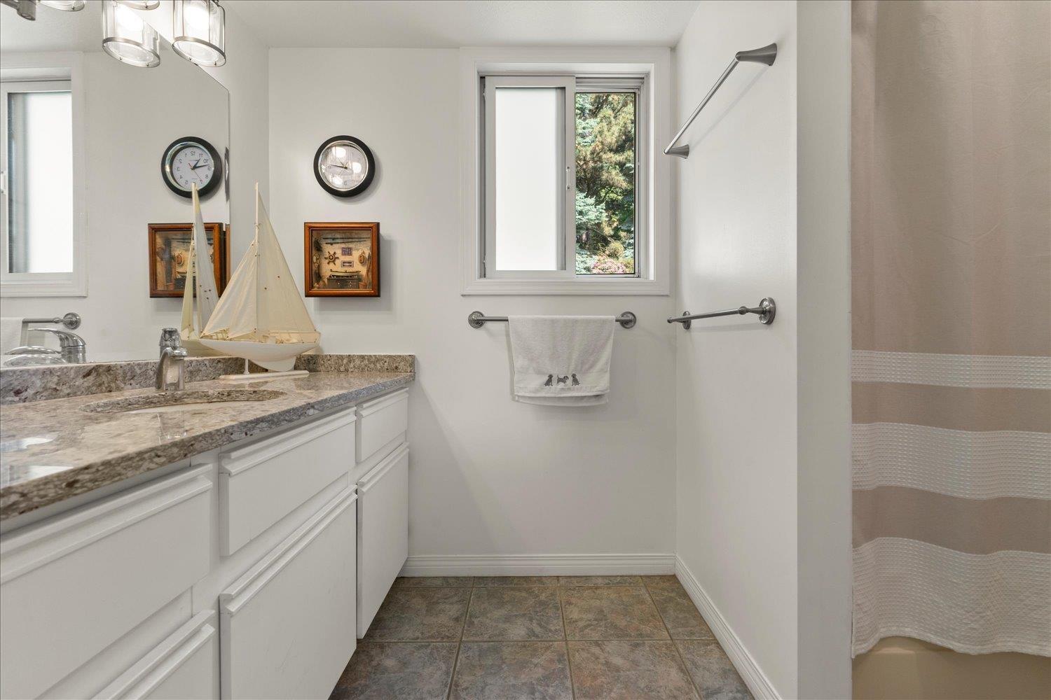 8657 SUNBURST PLACE, Chilliwack Mountain, Chilliwack