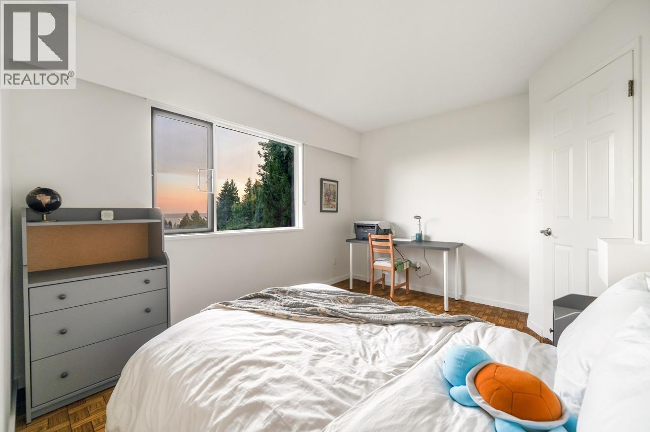 1550 PALMERSTON AVENUE, West Vancouver