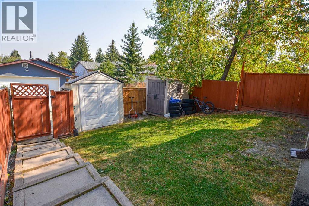 Single Family House Bi-level for Sale in  Centre Street NE Beddington Heights Calgary 